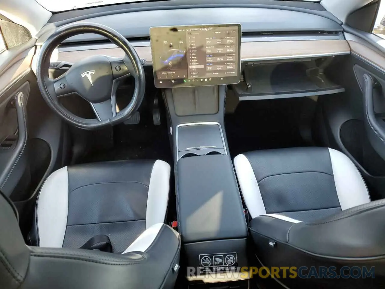 8 Photograph of a damaged car 7SAYGAEE2RF981359 TESLA MODEL Y 2024