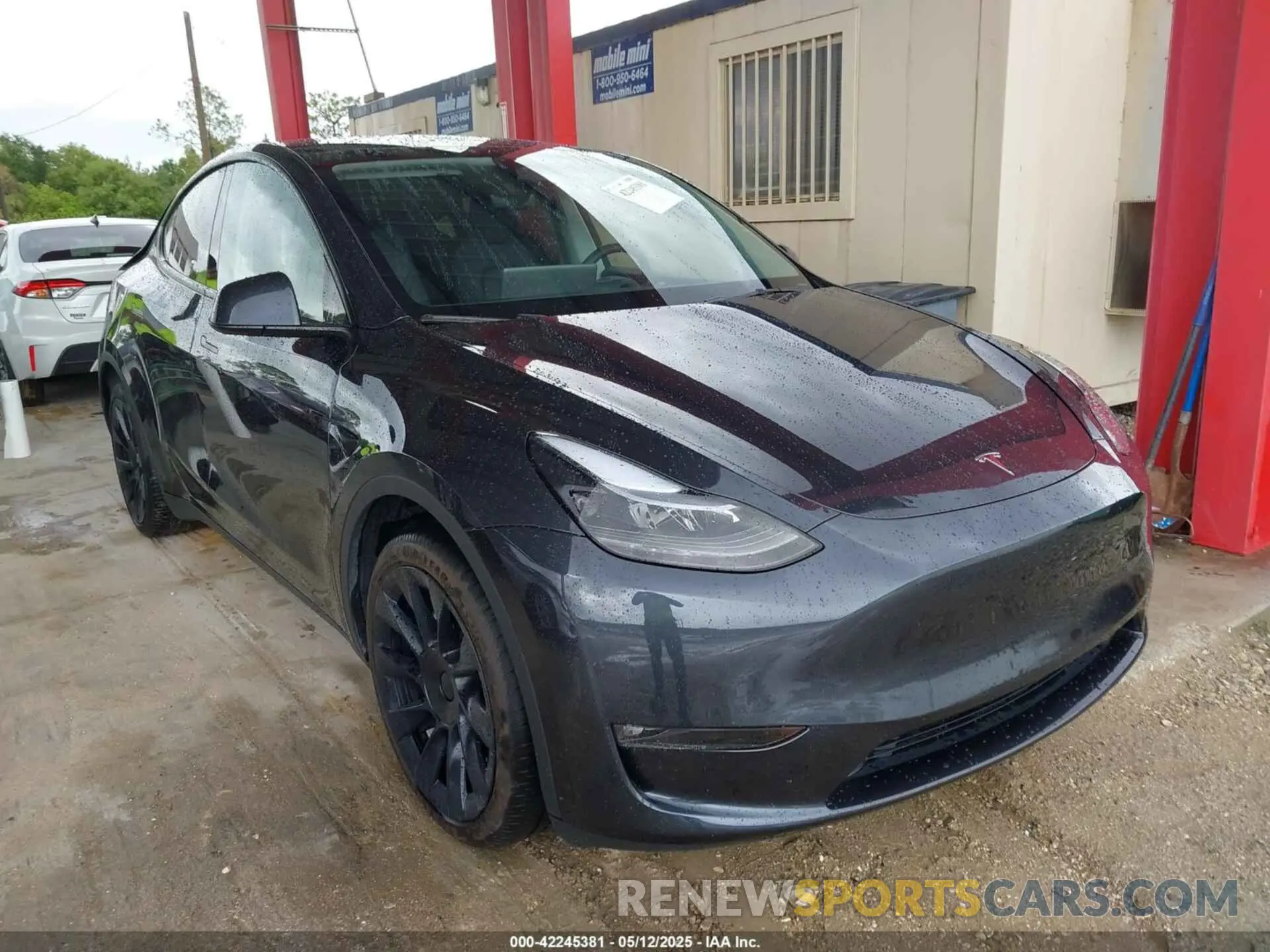1 Photograph of a damaged car 7SAYGAEE3RF039918 TESLA MODEL Y 2024
