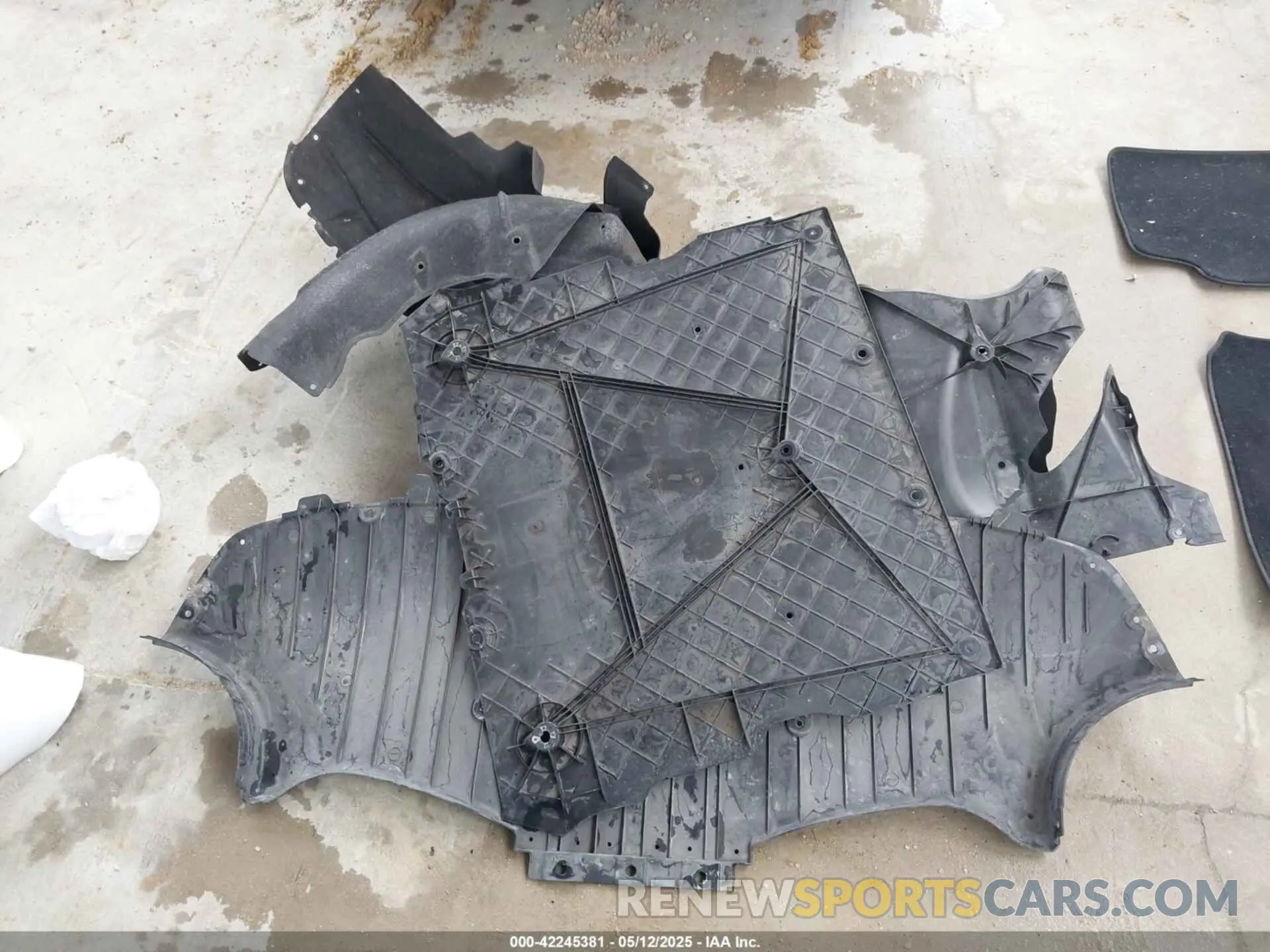 11 Photograph of a damaged car 7SAYGAEE3RF039918 TESLA MODEL Y 2024
