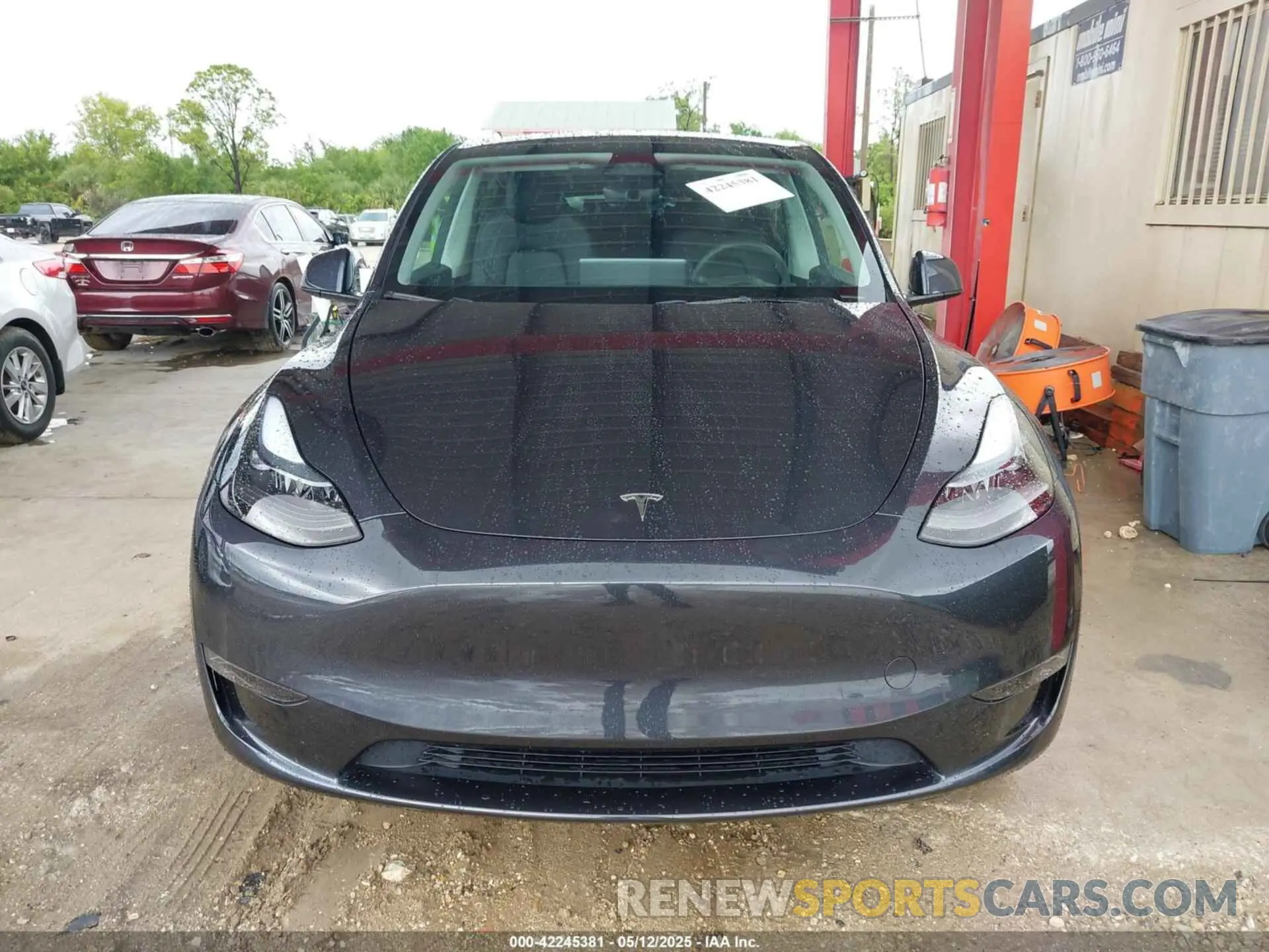 12 Photograph of a damaged car 7SAYGAEE3RF039918 TESLA MODEL Y 2024