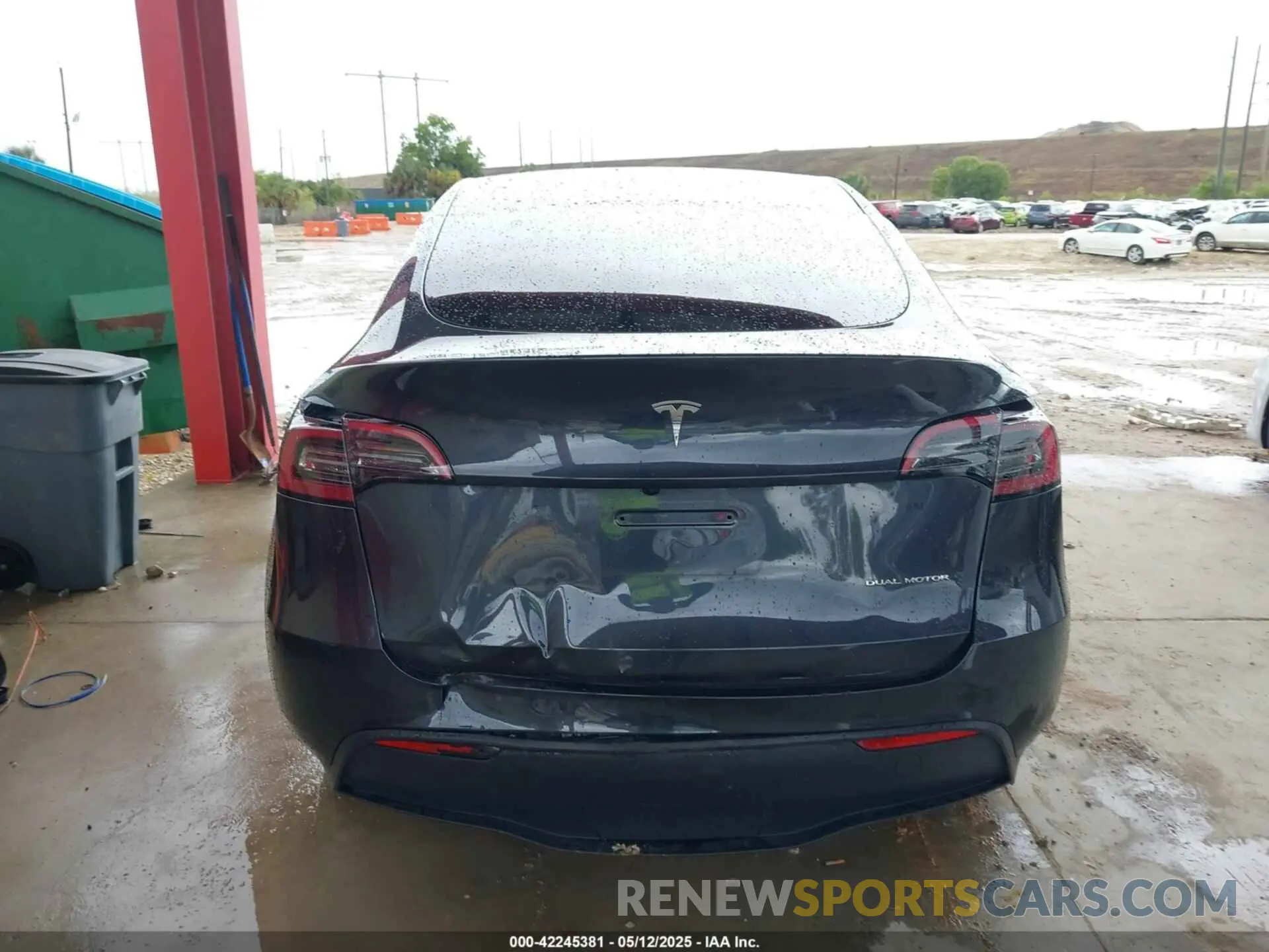 16 Photograph of a damaged car 7SAYGAEE3RF039918 TESLA MODEL Y 2024