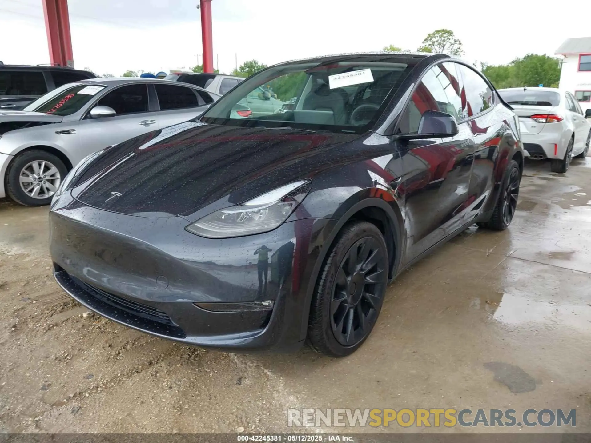 2 Photograph of a damaged car 7SAYGAEE3RF039918 TESLA MODEL Y 2024