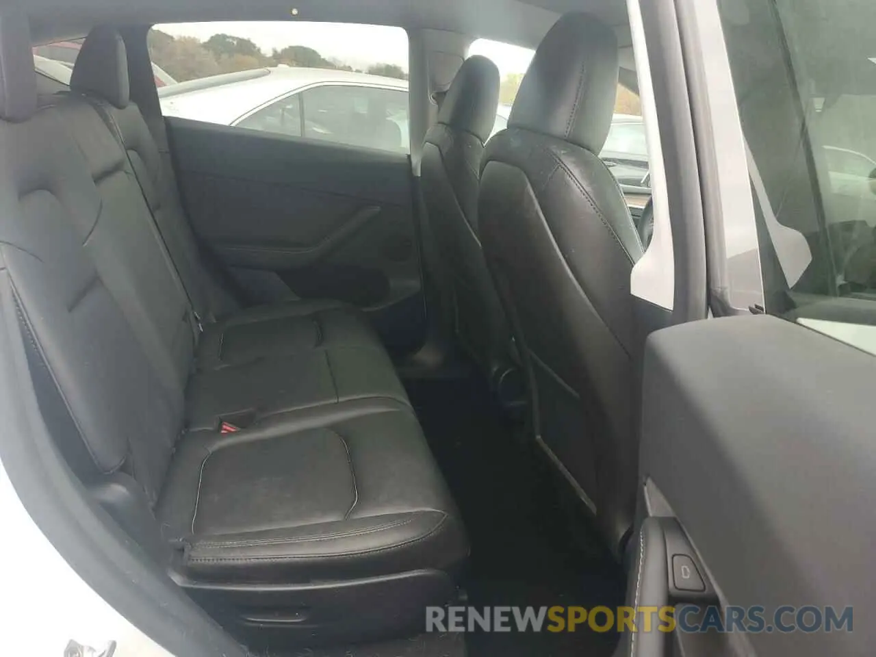 10 Photograph of a damaged car 7SAYGAEE3RF060557 TESLA MODEL Y 2024
