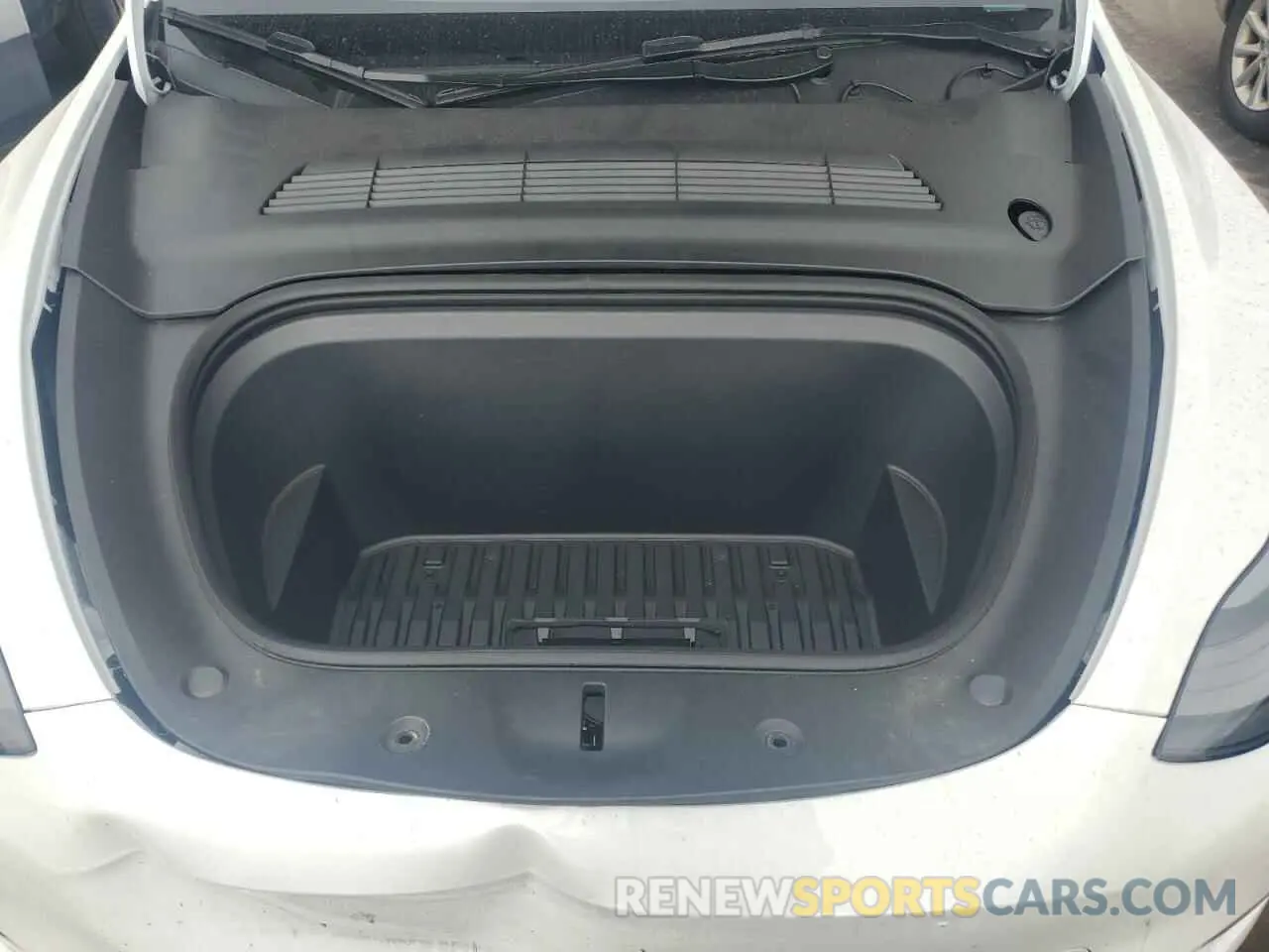 11 Photograph of a damaged car 7SAYGAEE3RF060557 TESLA MODEL Y 2024