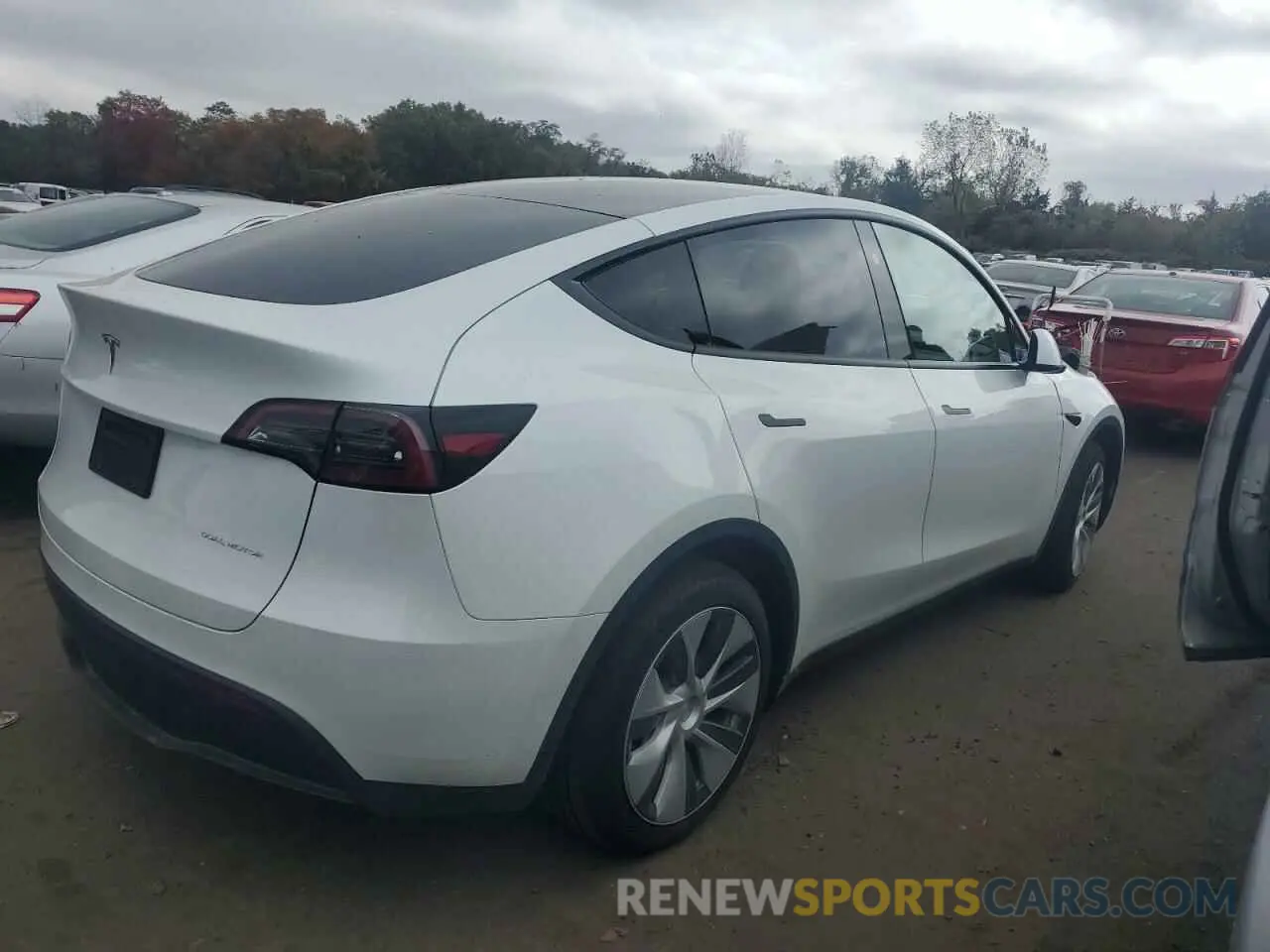 3 Photograph of a damaged car 7SAYGAEE3RF060557 TESLA MODEL Y 2024