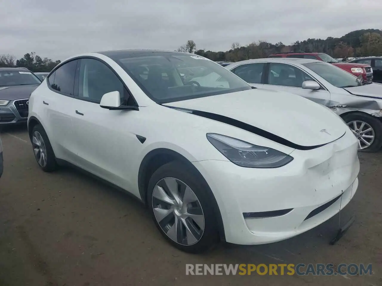 4 Photograph of a damaged car 7SAYGAEE3RF060557 TESLA MODEL Y 2024