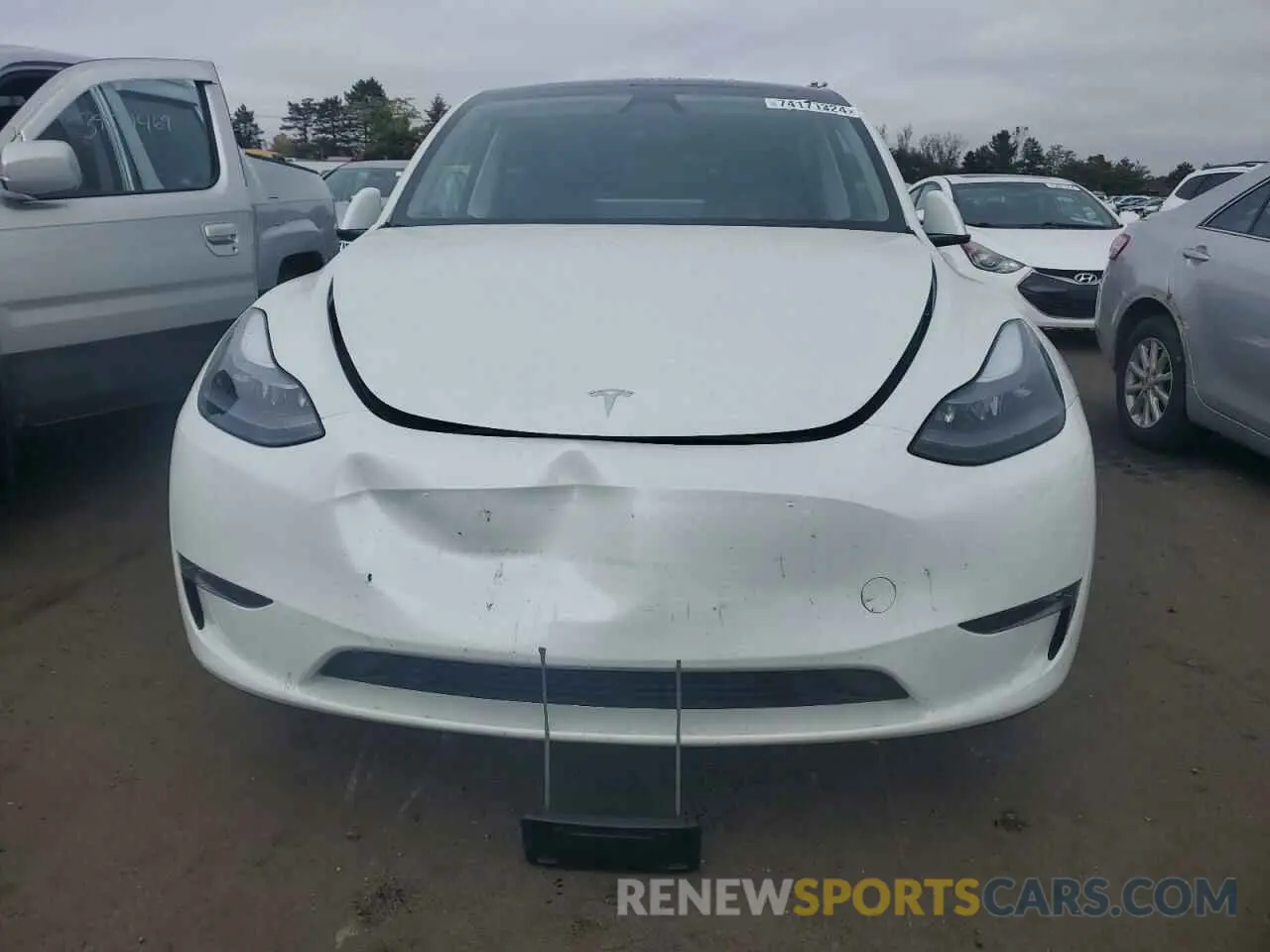 5 Photograph of a damaged car 7SAYGAEE3RF060557 TESLA MODEL Y 2024