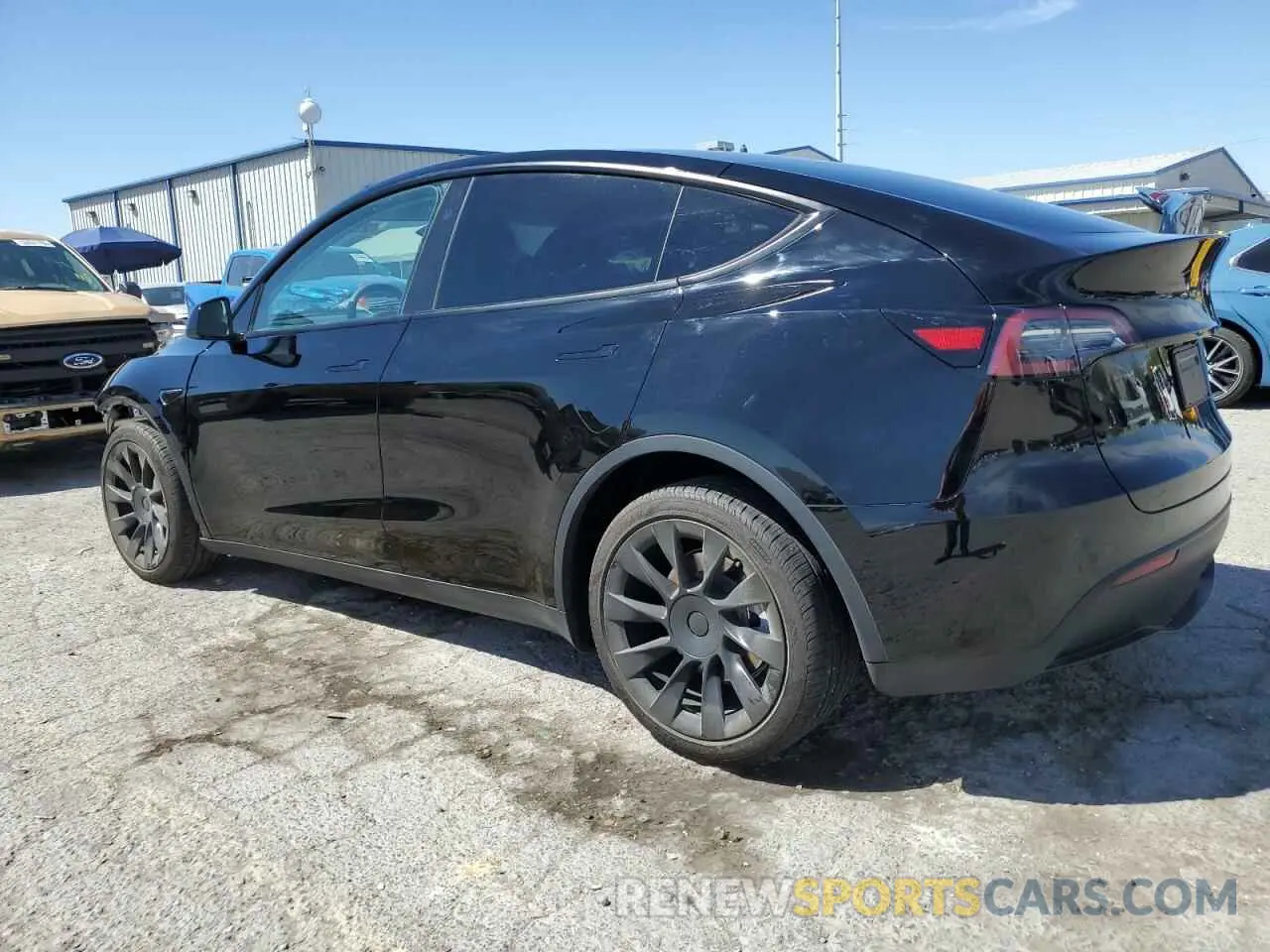 2 Photograph of a damaged car 7SAYGAEE3RF089122 TESLA MODEL Y 2024