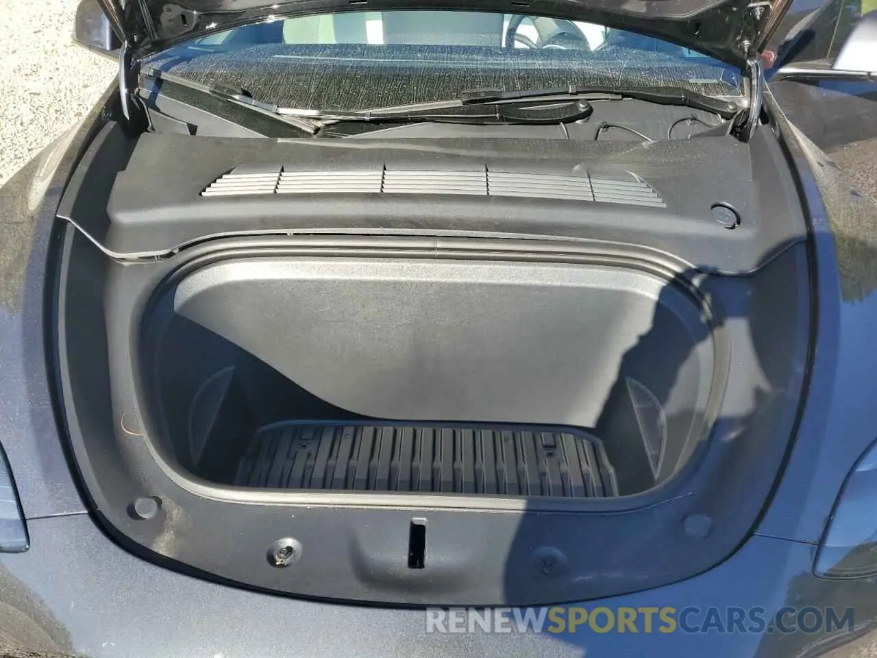 11 Photograph of a damaged car 7SAYGAEE3RF117727 TESLA MODEL Y 2024