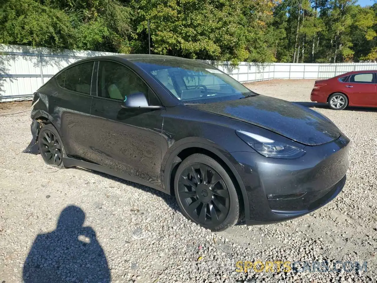 4 Photograph of a damaged car 7SAYGAEE3RF117727 TESLA MODEL Y 2024