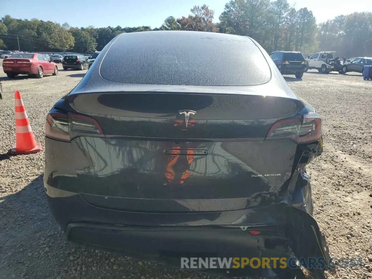 6 Photograph of a damaged car 7SAYGAEE3RF117727 TESLA MODEL Y 2024