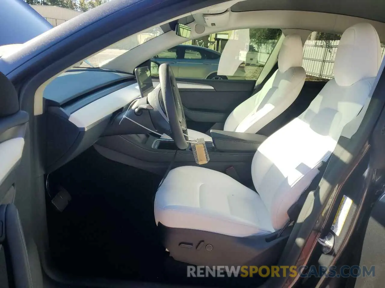 7 Photograph of a damaged car 7SAYGAEE3RF117727 TESLA MODEL Y 2024