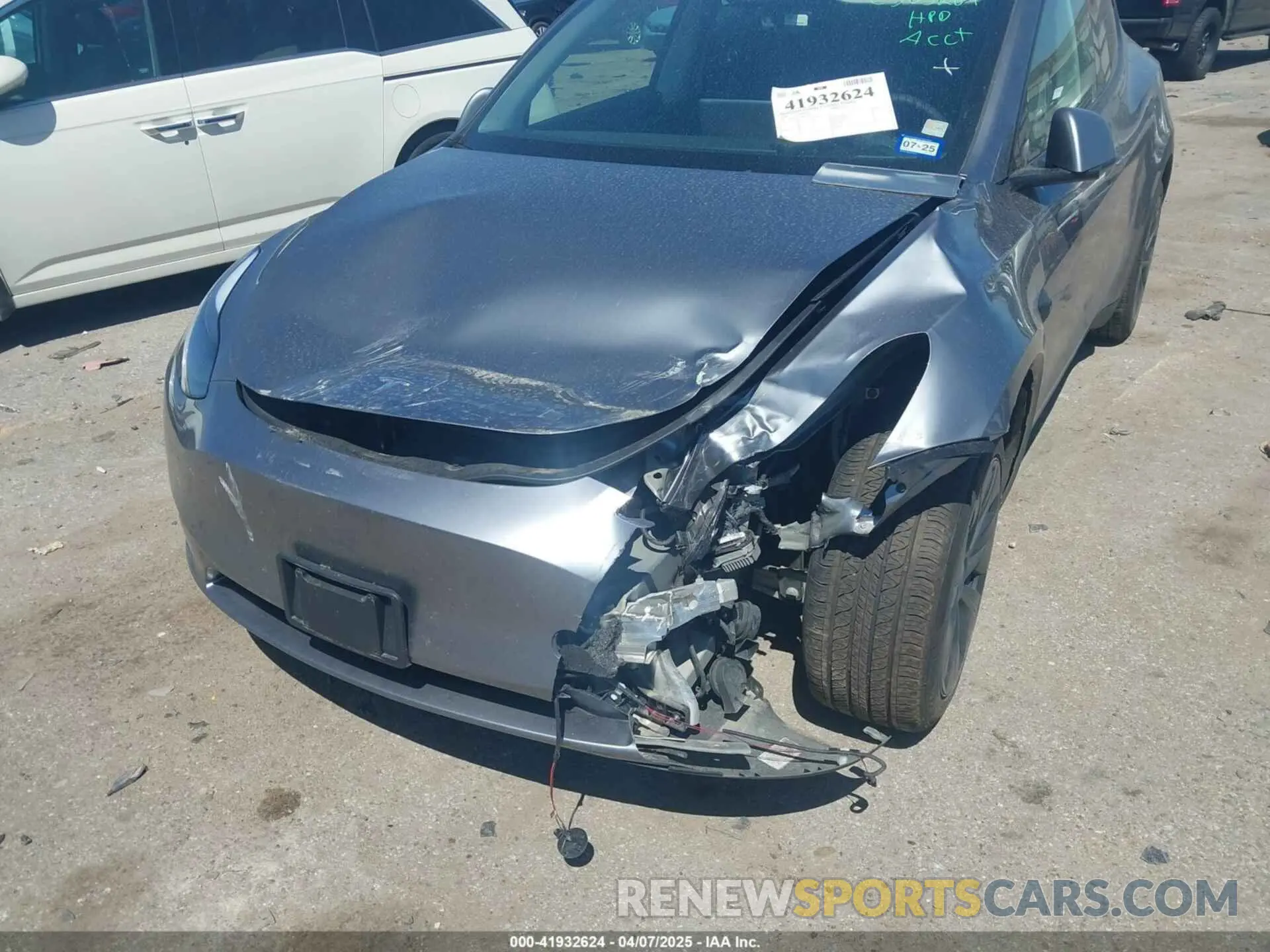 11 Photograph of a damaged car 7SAYGAEE3RF153644 TESLA MODEL Y 2024