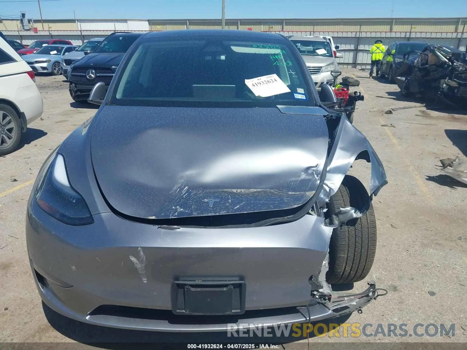12 Photograph of a damaged car 7SAYGAEE3RF153644 TESLA MODEL Y 2024