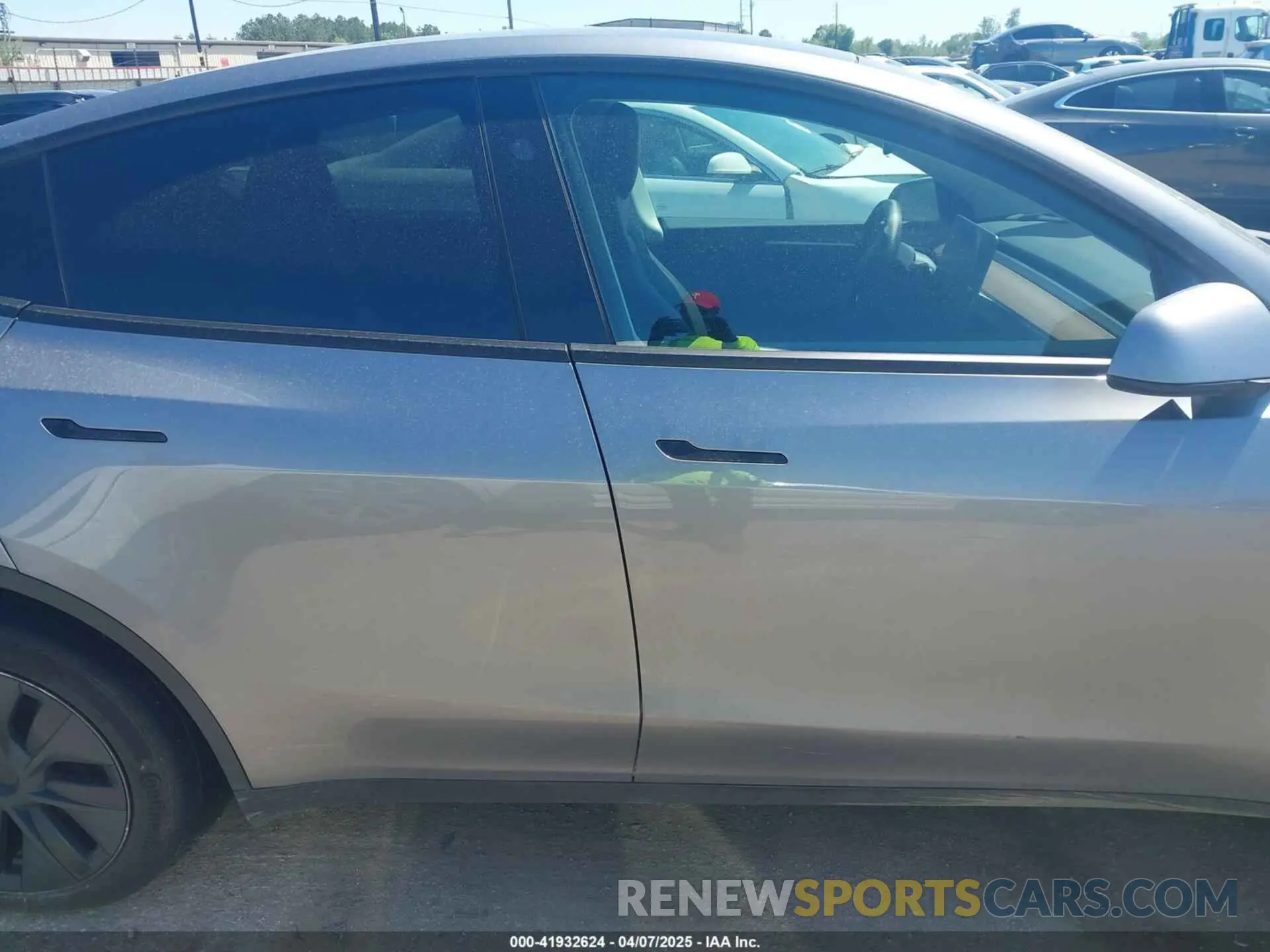13 Photograph of a damaged car 7SAYGAEE3RF153644 TESLA MODEL Y 2024