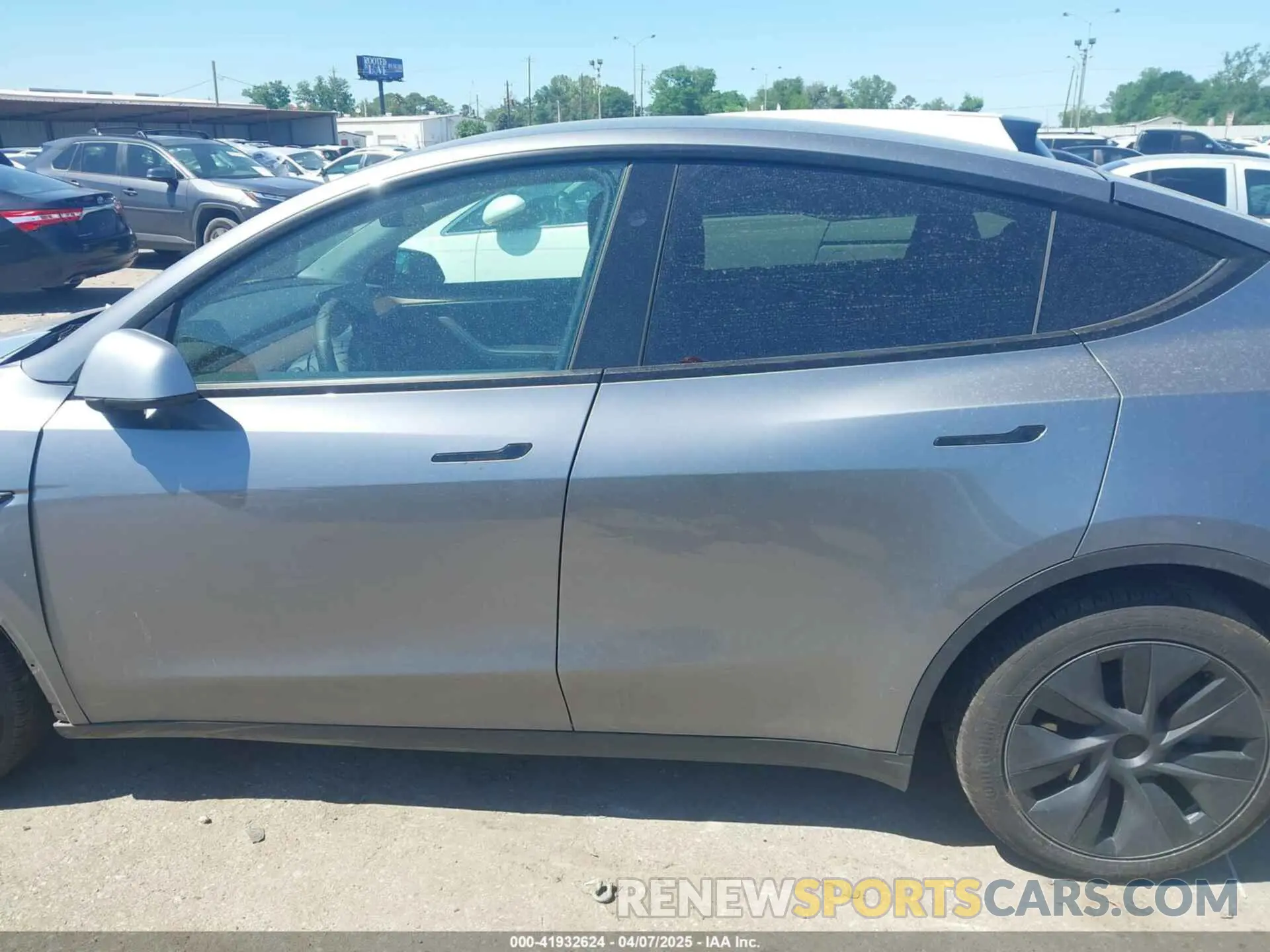 14 Photograph of a damaged car 7SAYGAEE3RF153644 TESLA MODEL Y 2024