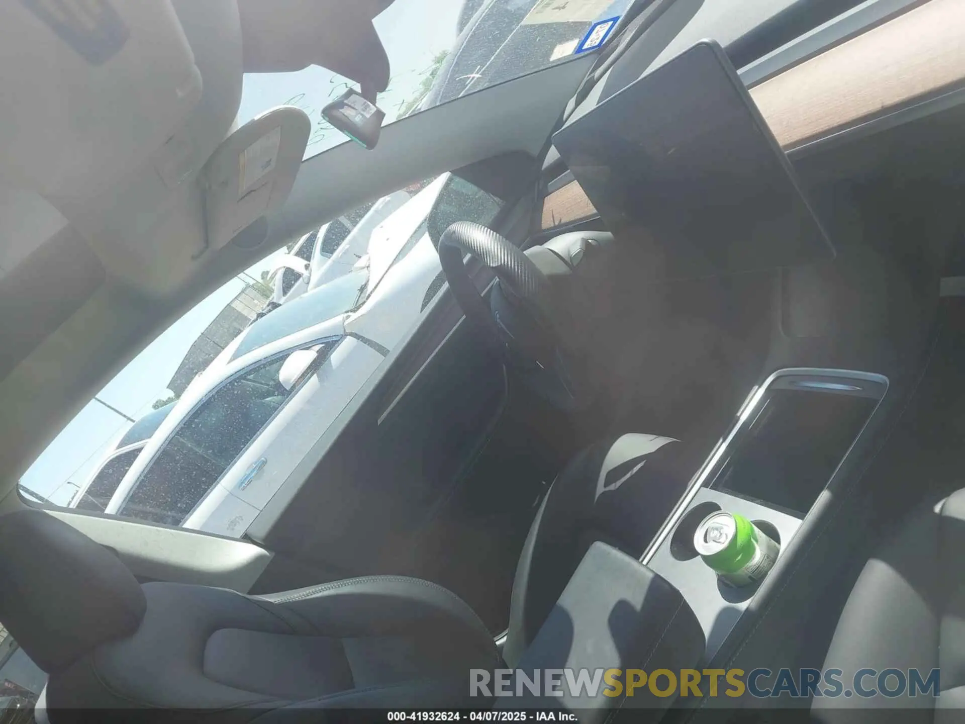 18 Photograph of a damaged car 7SAYGAEE3RF153644 TESLA MODEL Y 2024