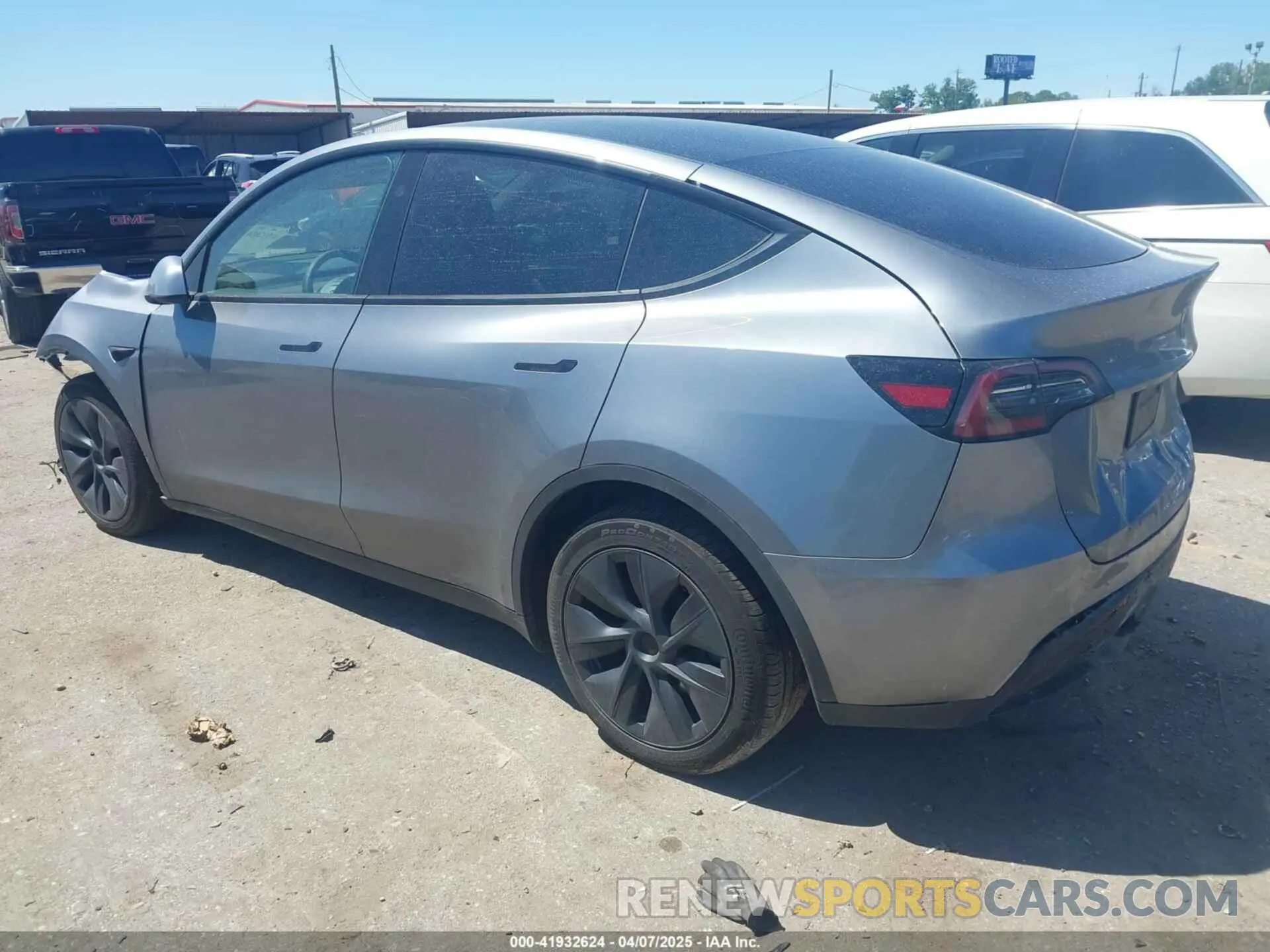 3 Photograph of a damaged car 7SAYGAEE3RF153644 TESLA MODEL Y 2024