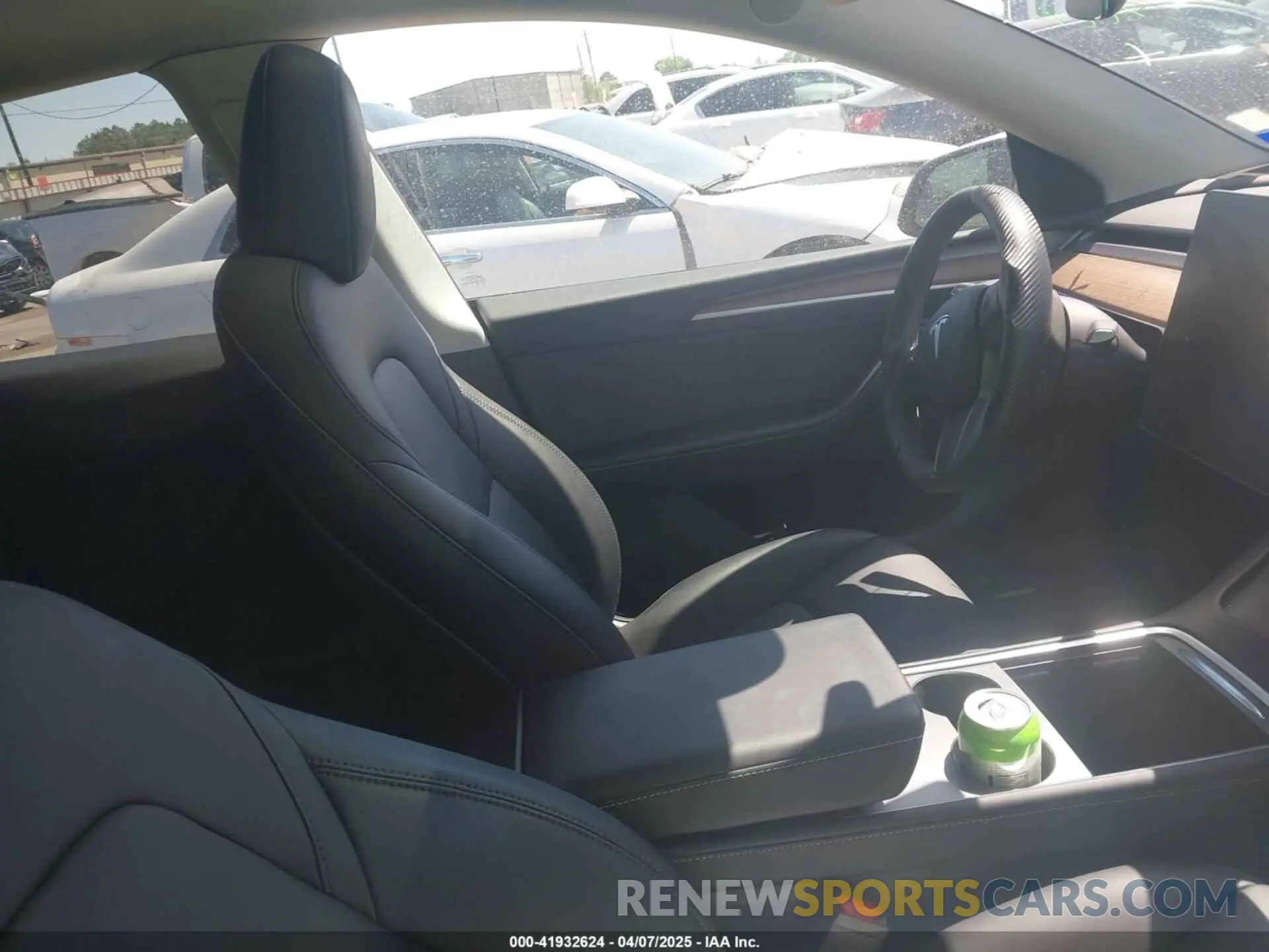 5 Photograph of a damaged car 7SAYGAEE3RF153644 TESLA MODEL Y 2024
