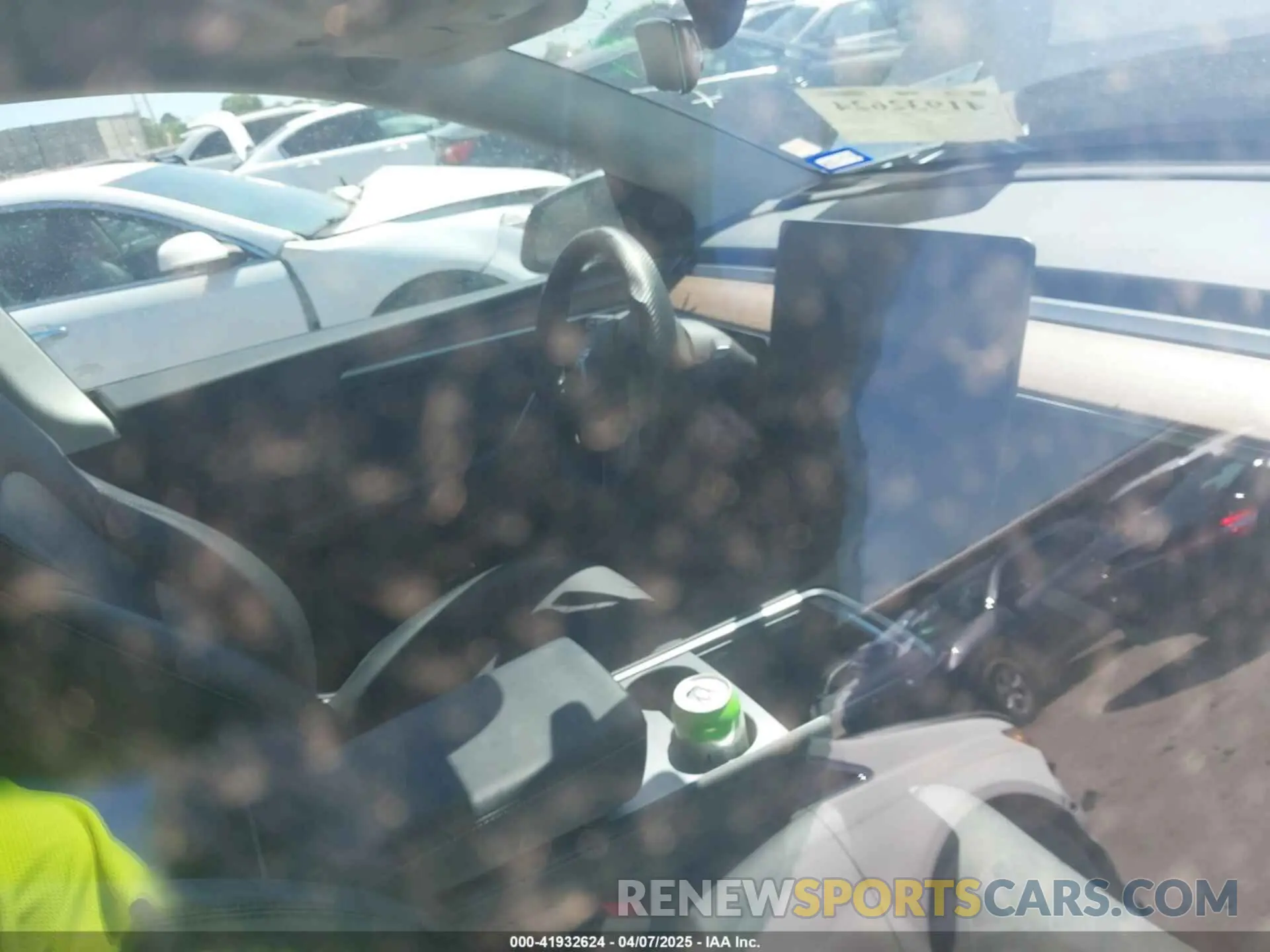 7 Photograph of a damaged car 7SAYGAEE3RF153644 TESLA MODEL Y 2024