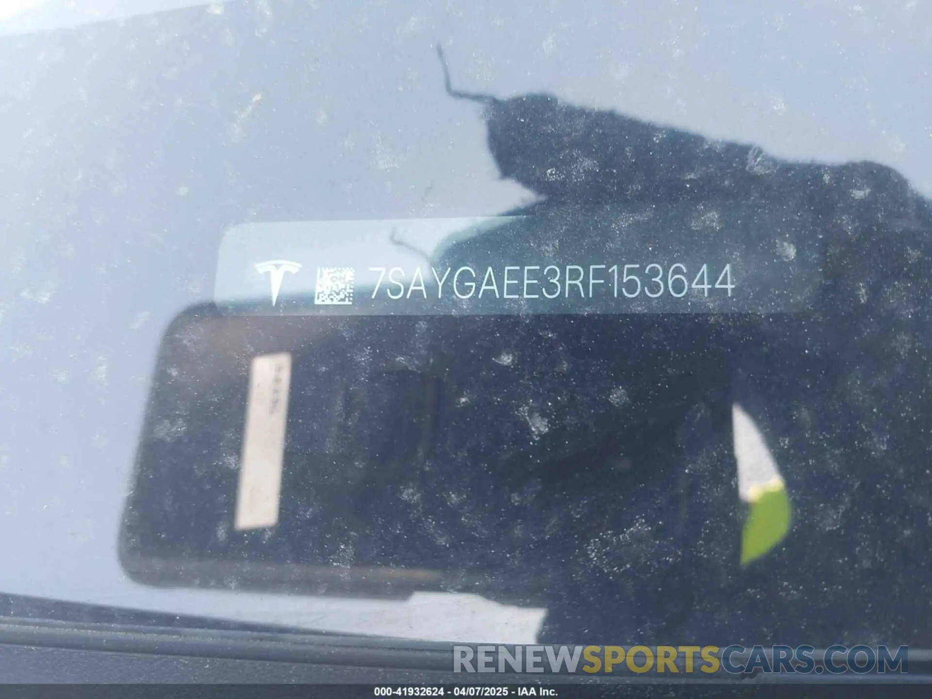 9 Photograph of a damaged car 7SAYGAEE3RF153644 TESLA MODEL Y 2024