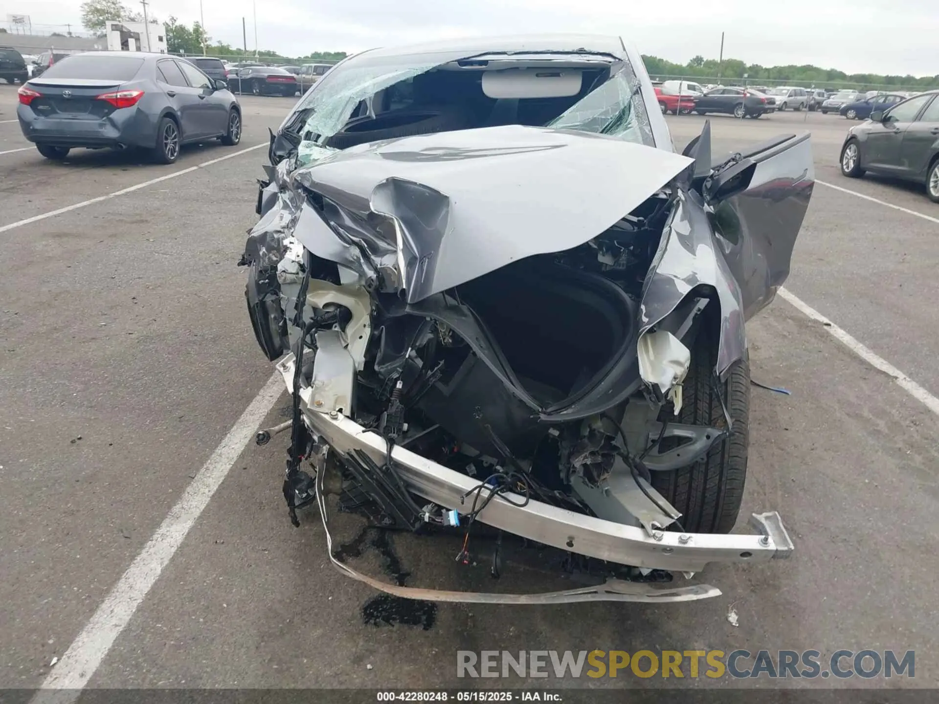 11 Photograph of a damaged car 7SAYGAEE3RF212921 TESLA MODEL Y 2024