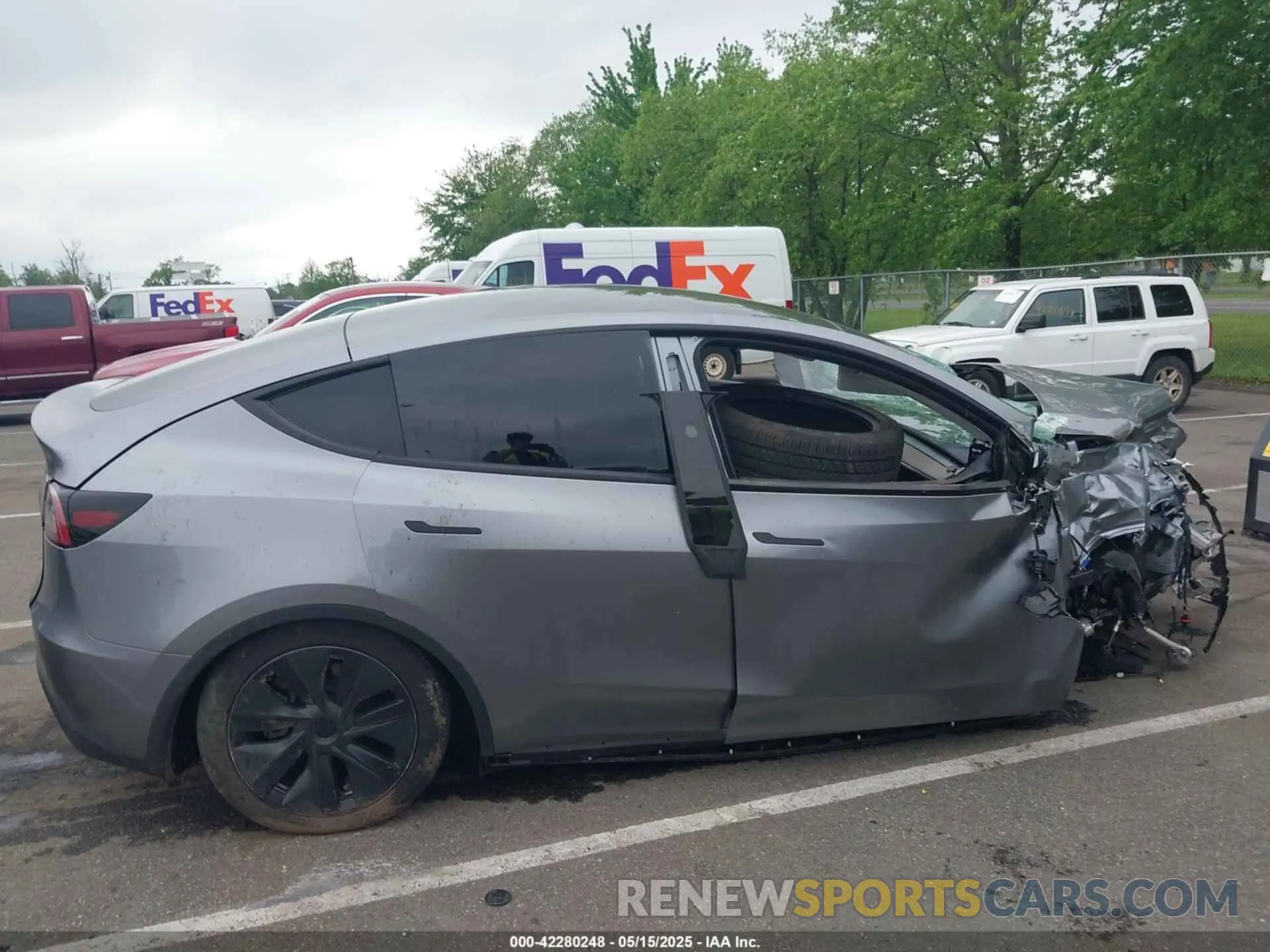 12 Photograph of a damaged car 7SAYGAEE3RF212921 TESLA MODEL Y 2024