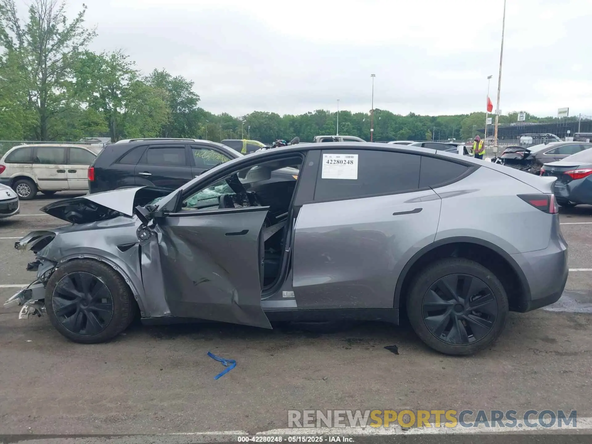 13 Photograph of a damaged car 7SAYGAEE3RF212921 TESLA MODEL Y 2024