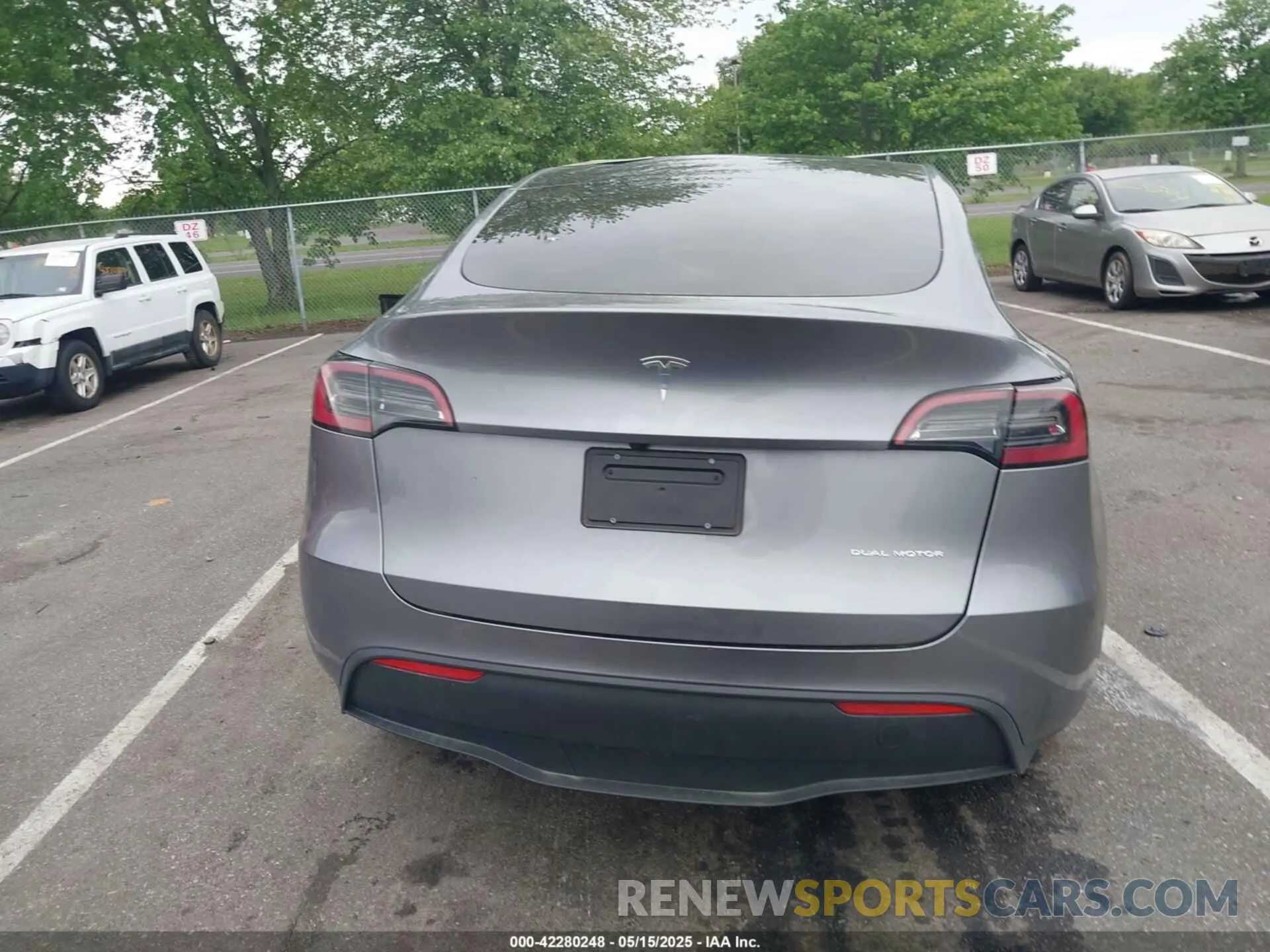 15 Photograph of a damaged car 7SAYGAEE3RF212921 TESLA MODEL Y 2024