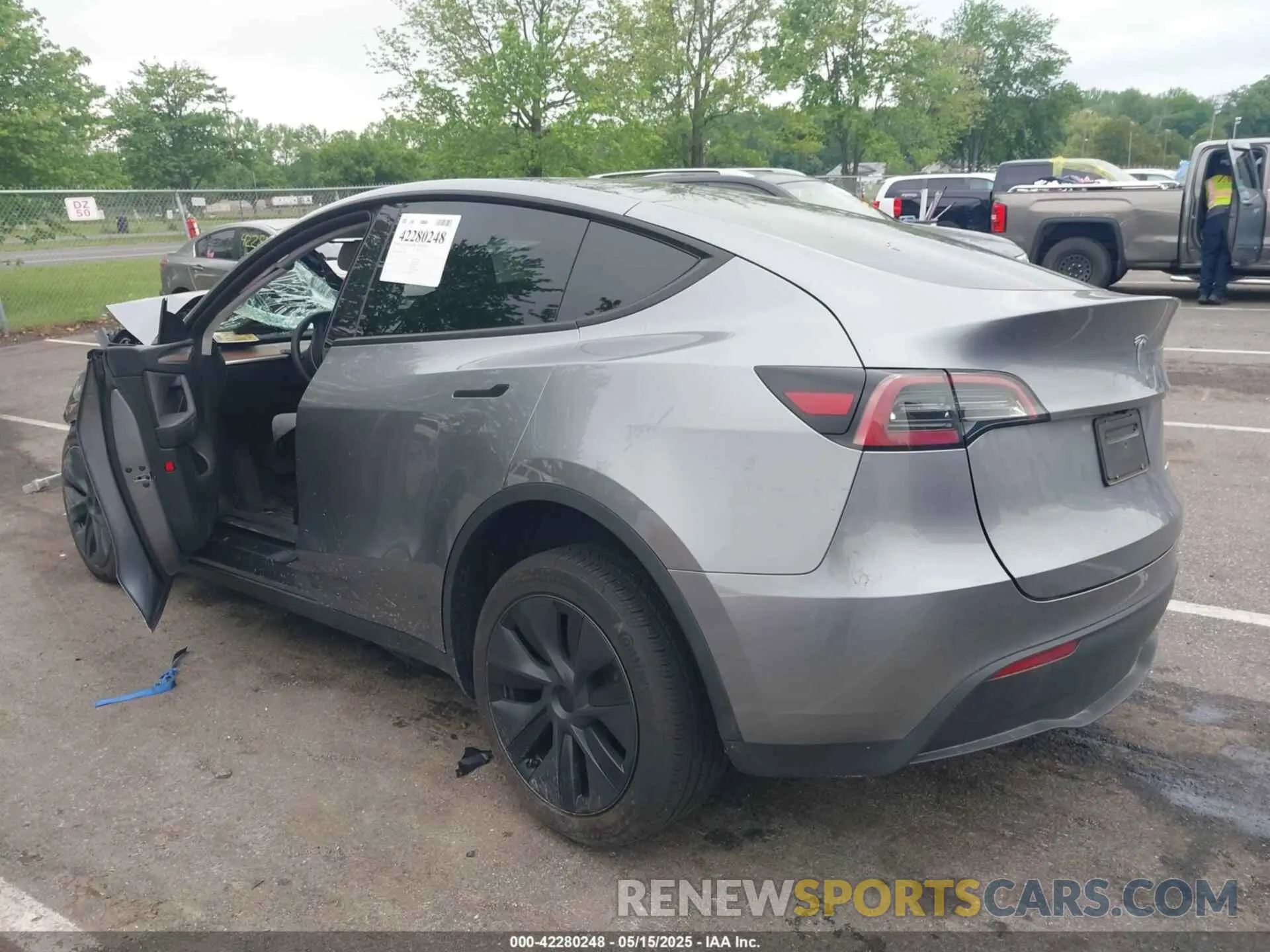 3 Photograph of a damaged car 7SAYGAEE3RF212921 TESLA MODEL Y 2024