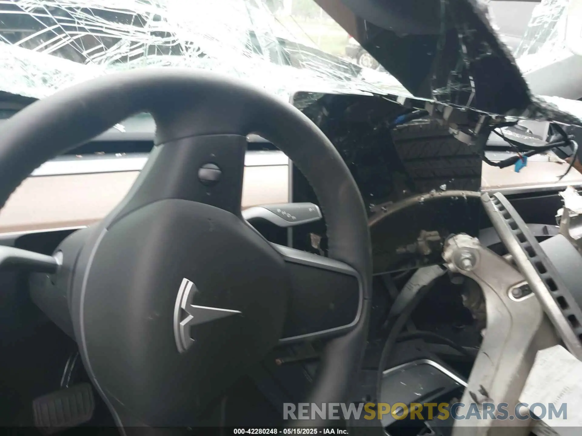 7 Photograph of a damaged car 7SAYGAEE3RF212921 TESLA MODEL Y 2024