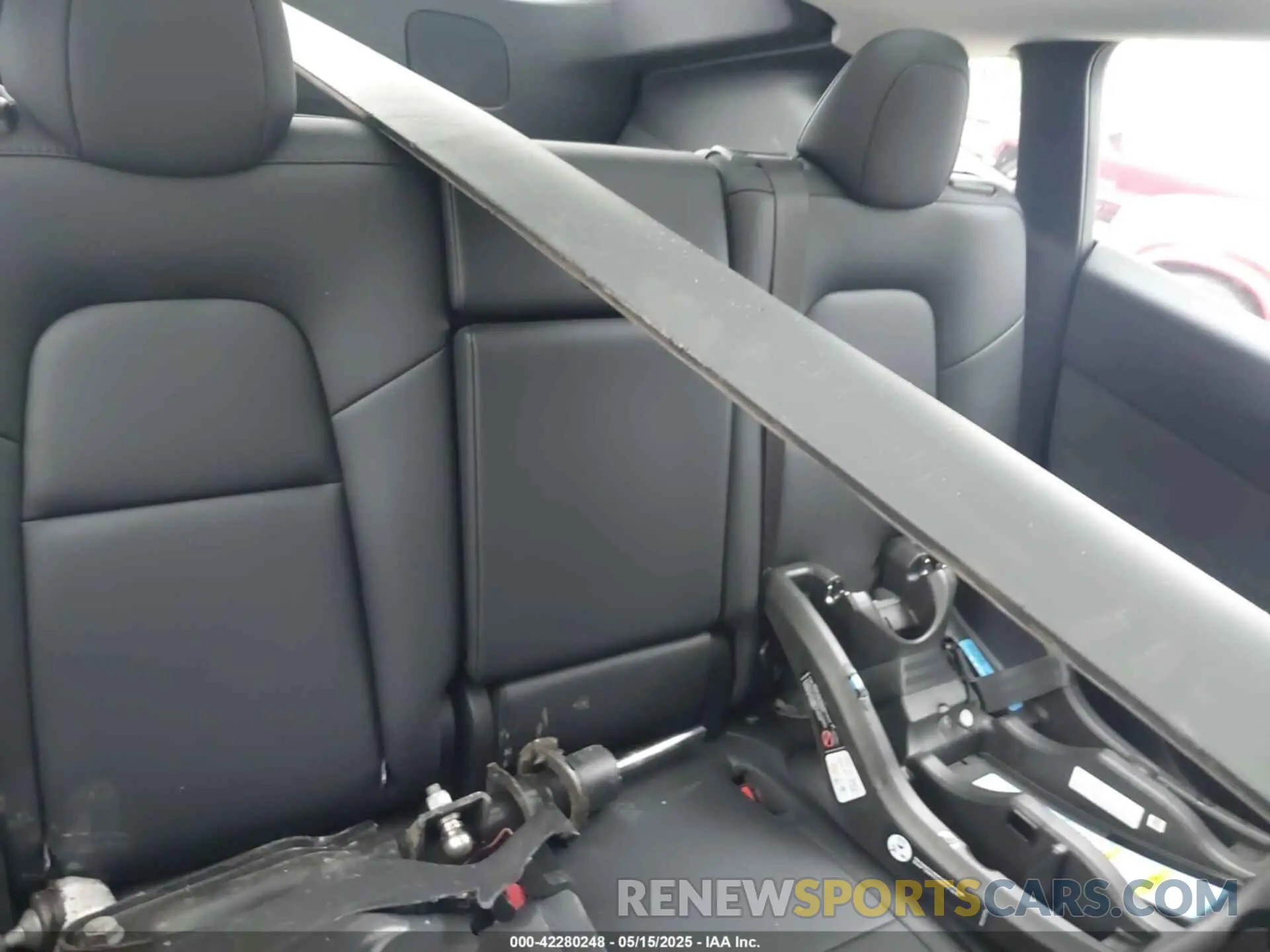 8 Photograph of a damaged car 7SAYGAEE3RF212921 TESLA MODEL Y 2024