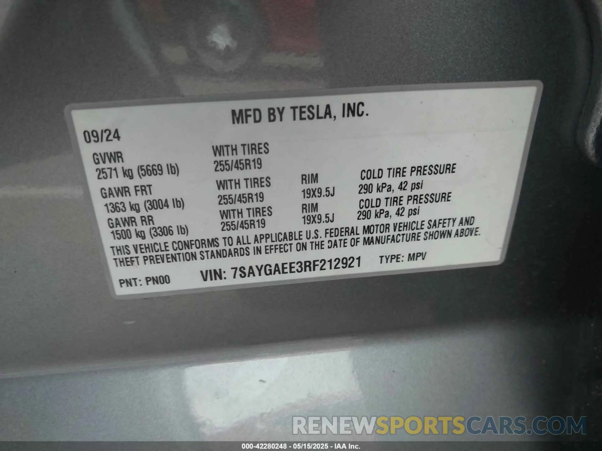 9 Photograph of a damaged car 7SAYGAEE3RF212921 TESLA MODEL Y 2024