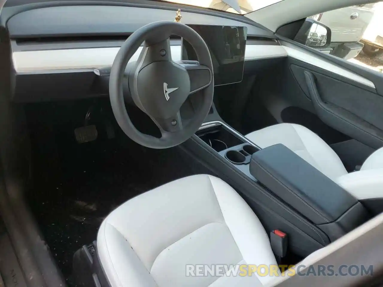 8 Photograph of a damaged car 7SAYGAEE4RF077075 TESLA MODEL Y 2024