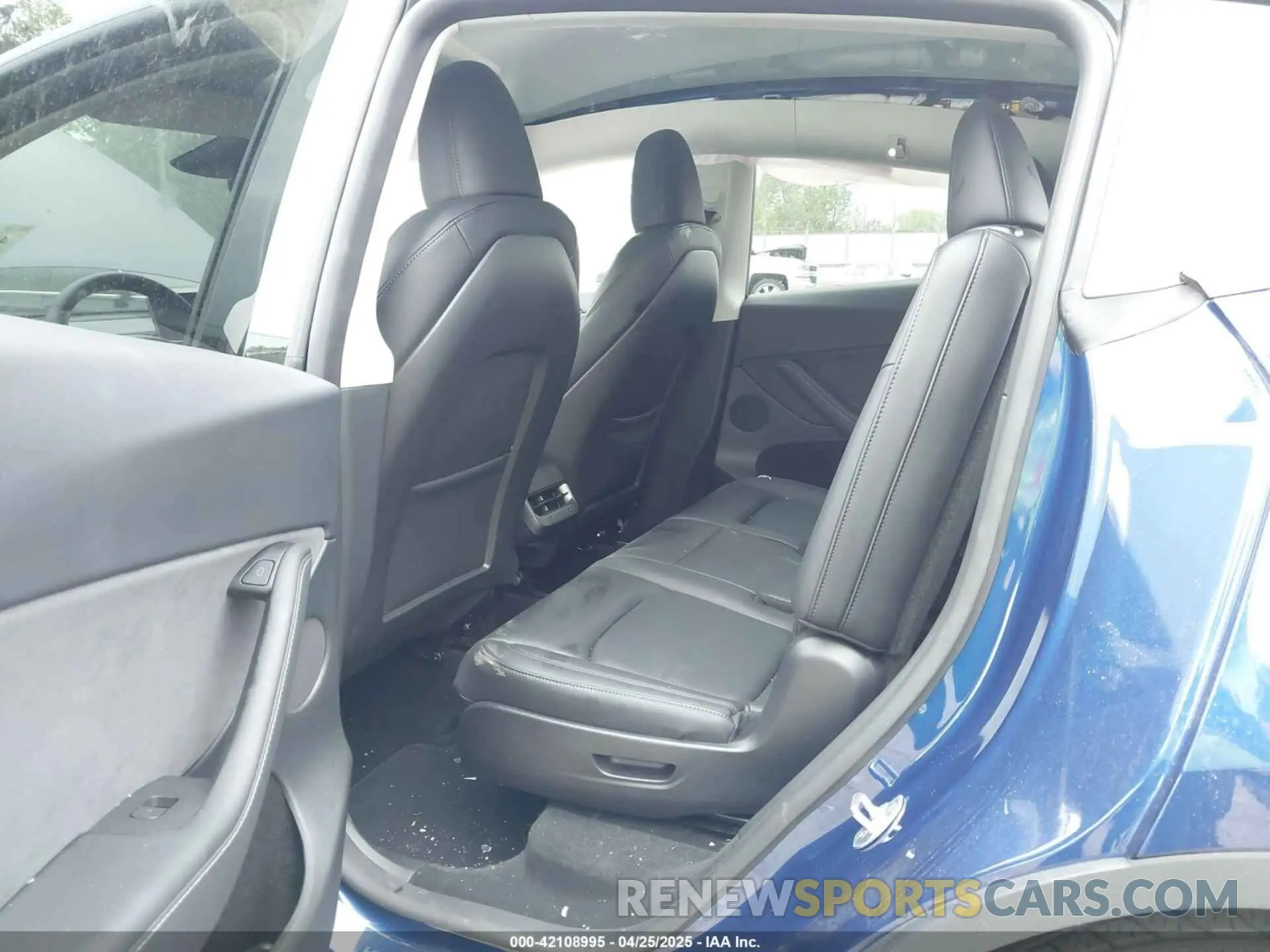8 Photograph of a damaged car 7SAYGAEE4RF161266 TESLA MODEL Y 2024