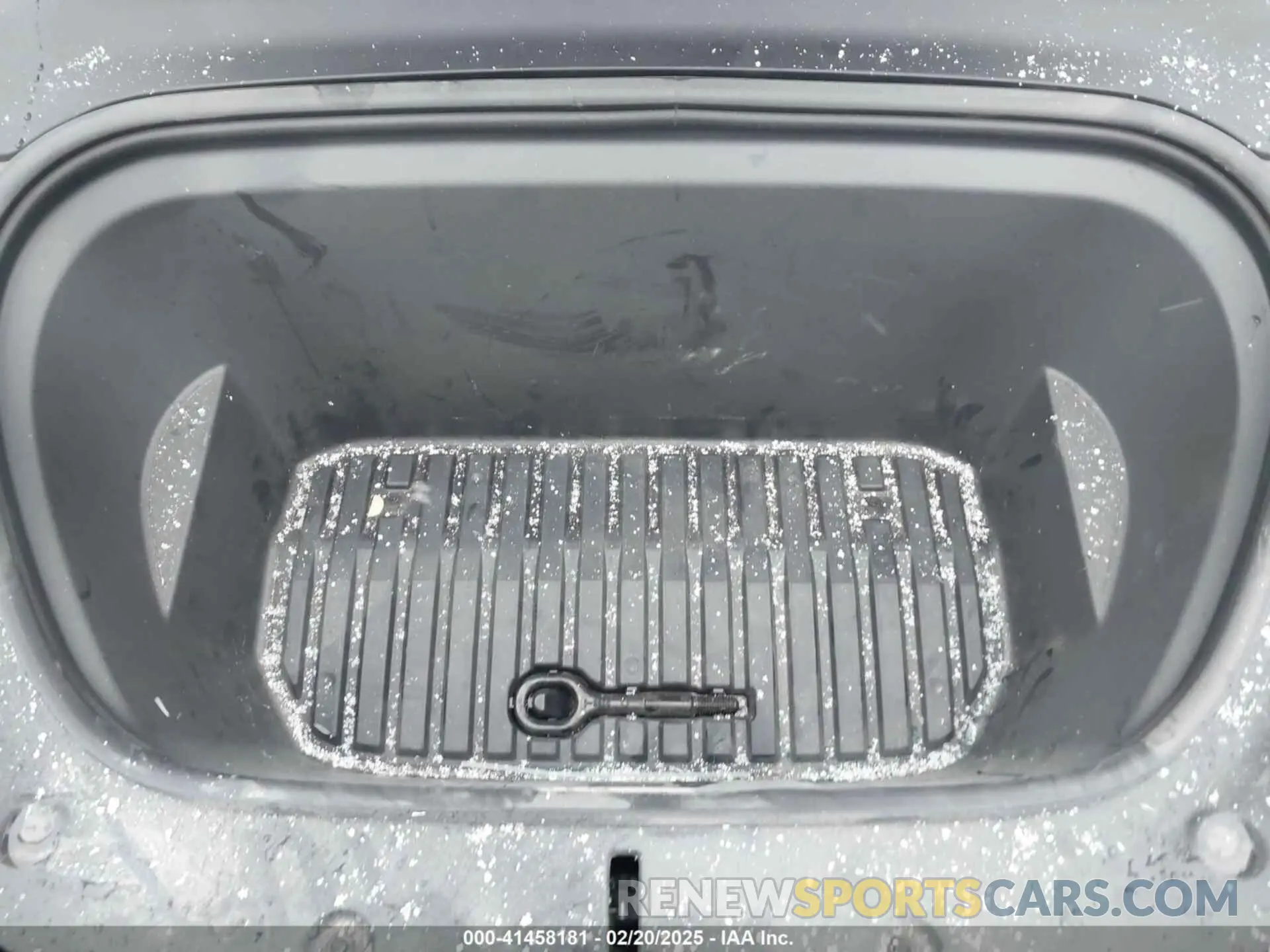 10 Photograph of a damaged car 7SAYGAEE4RF985266 TESLA MODEL Y 2024