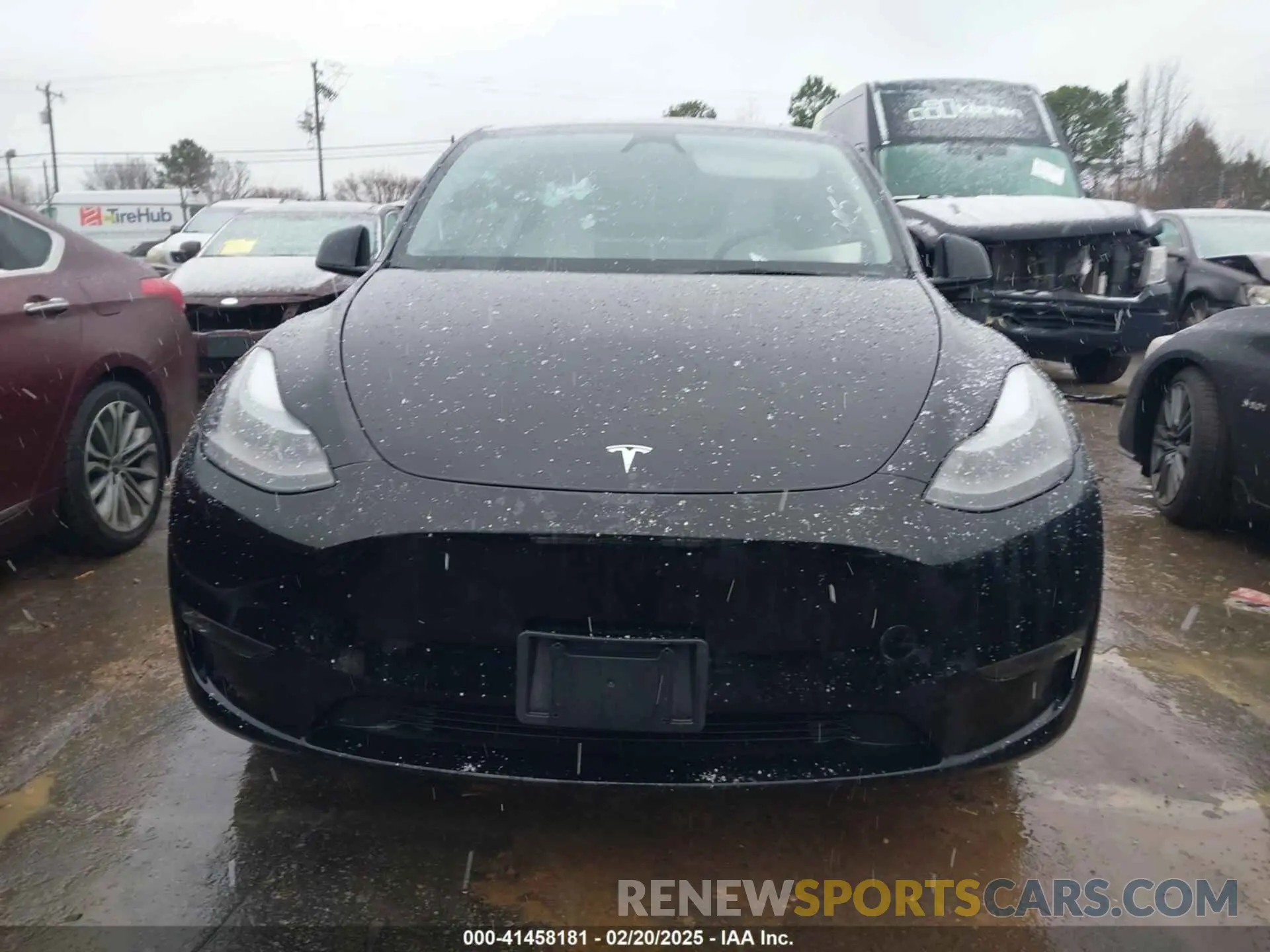 11 Photograph of a damaged car 7SAYGAEE4RF985266 TESLA MODEL Y 2024