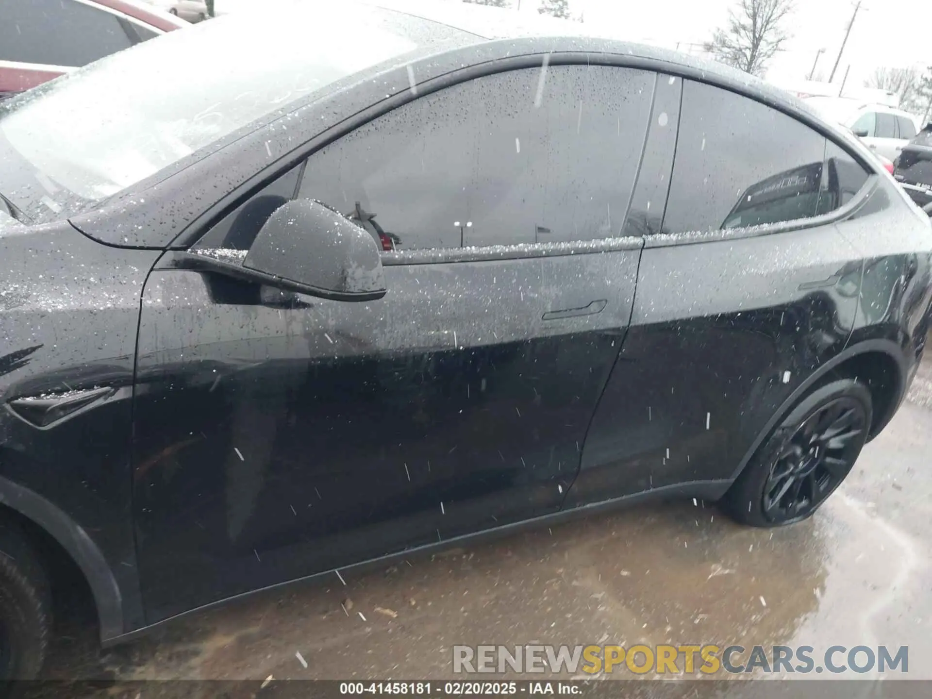 13 Photograph of a damaged car 7SAYGAEE4RF985266 TESLA MODEL Y 2024