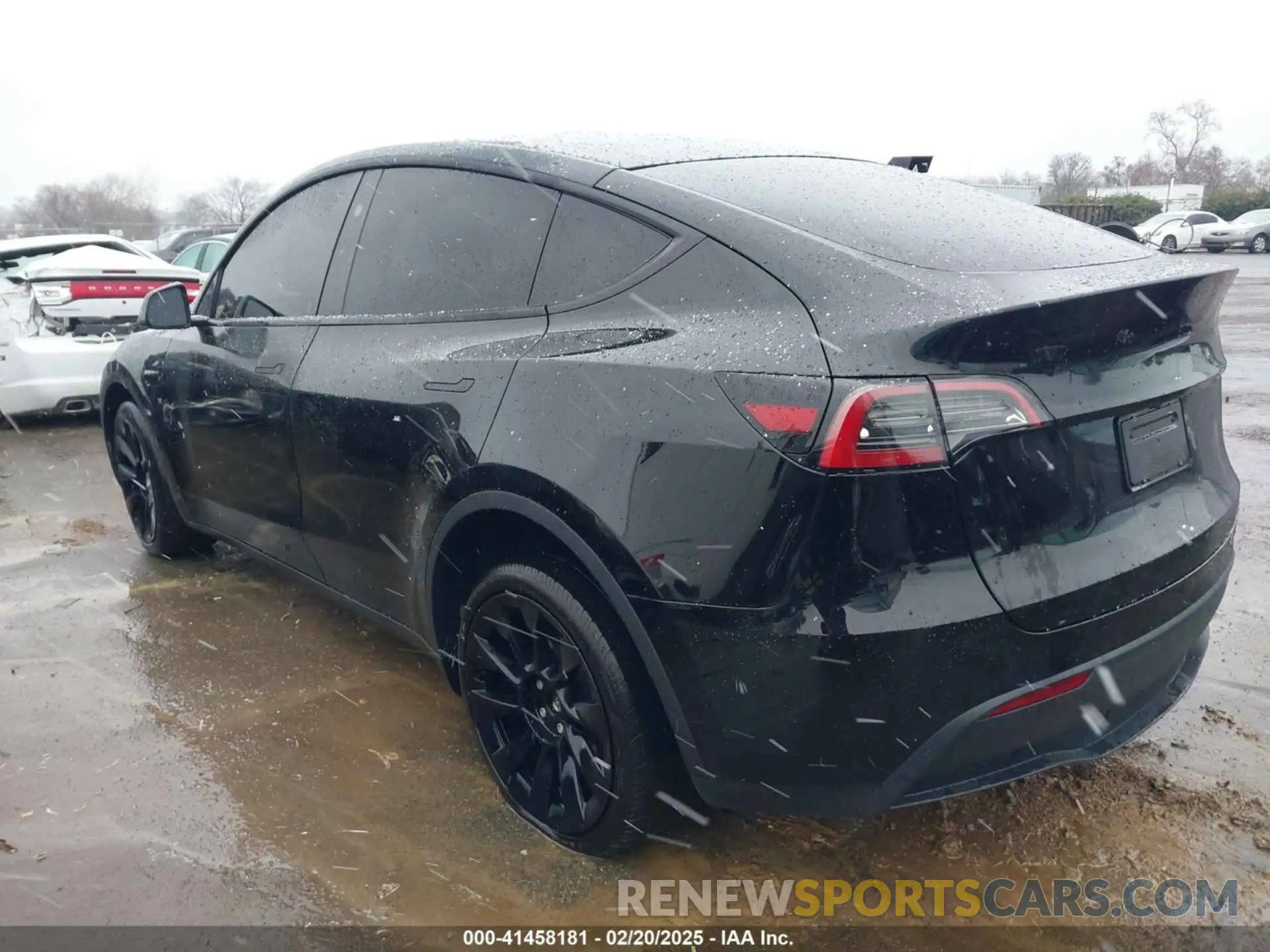 3 Photograph of a damaged car 7SAYGAEE4RF985266 TESLA MODEL Y 2024