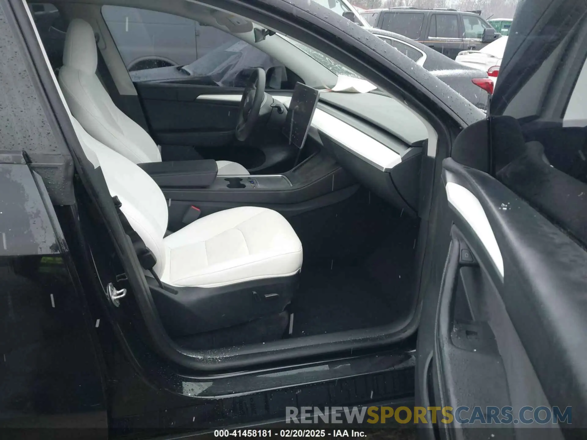 5 Photograph of a damaged car 7SAYGAEE4RF985266 TESLA MODEL Y 2024