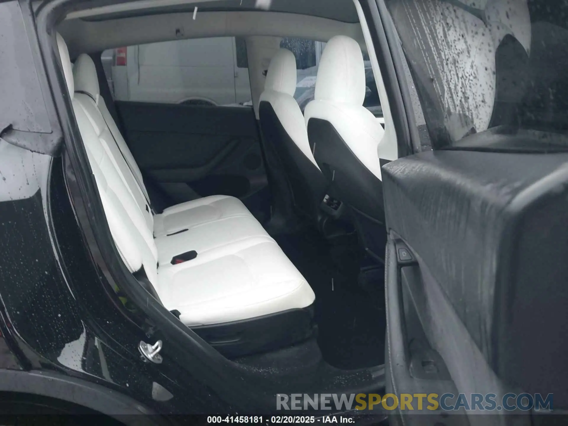 8 Photograph of a damaged car 7SAYGAEE4RF985266 TESLA MODEL Y 2024