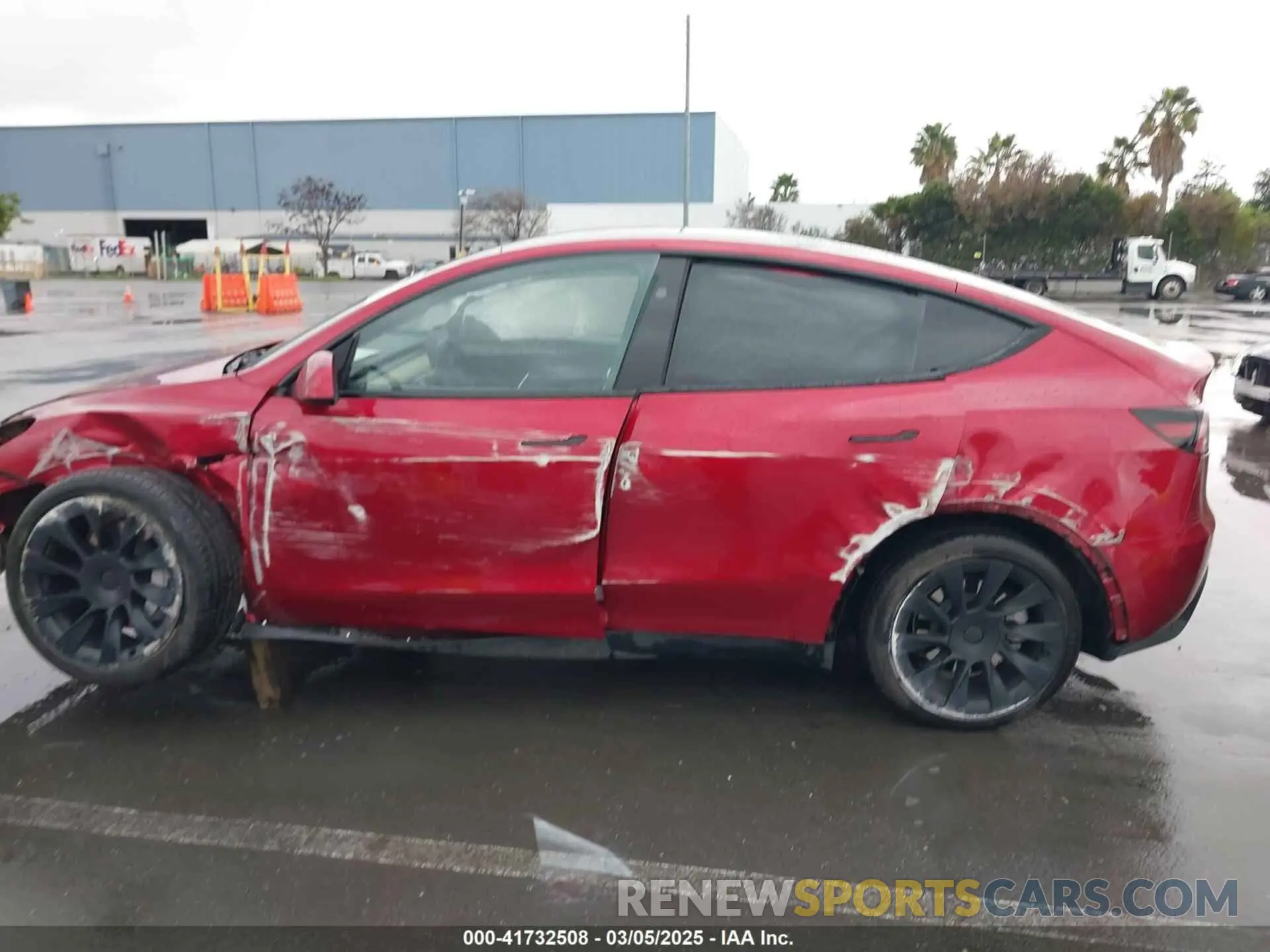 14 Photograph of a damaged car 7SAYGAEE5RF018746 TESLA MODEL Y 2024