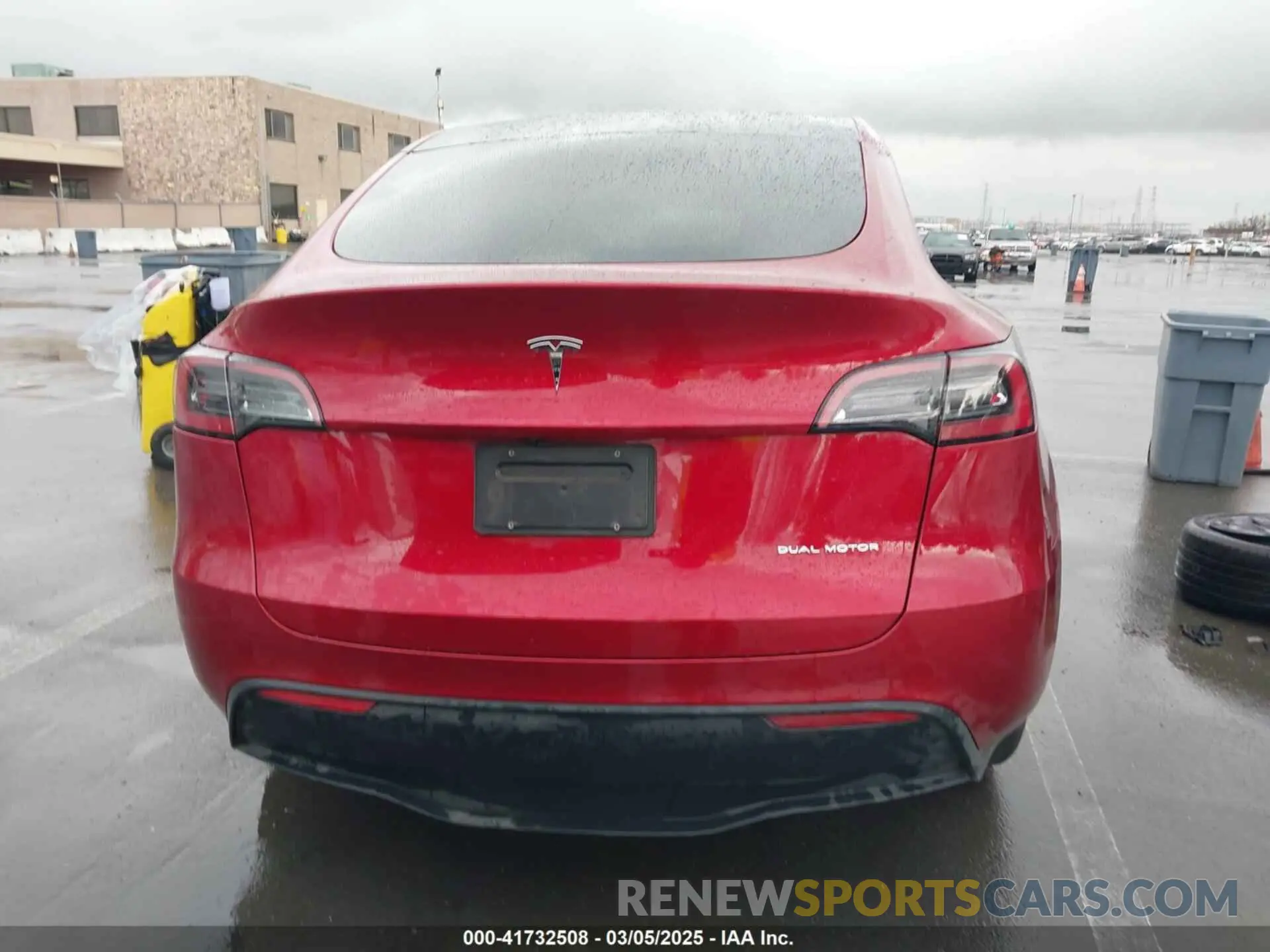 16 Photograph of a damaged car 7SAYGAEE5RF018746 TESLA MODEL Y 2024