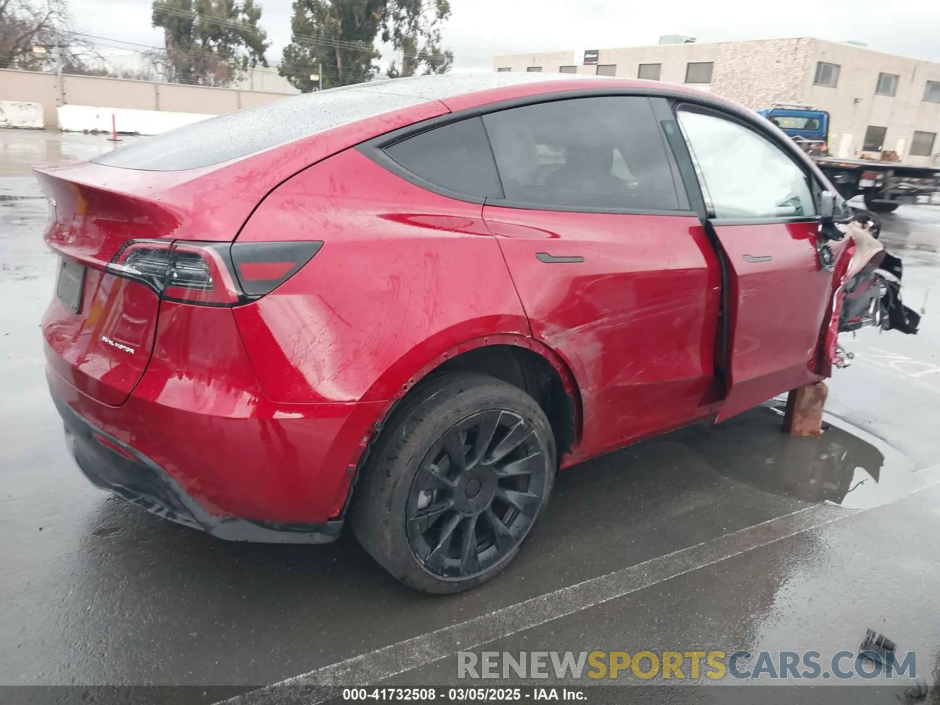 4 Photograph of a damaged car 7SAYGAEE5RF018746 TESLA MODEL Y 2024