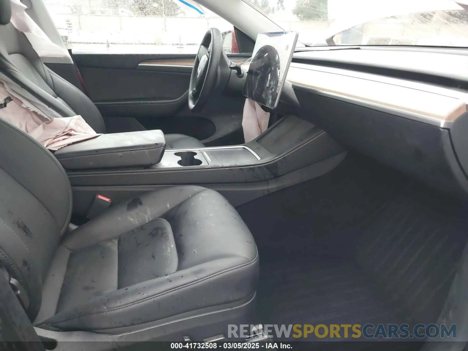 5 Photograph of a damaged car 7SAYGAEE5RF018746 TESLA MODEL Y 2024