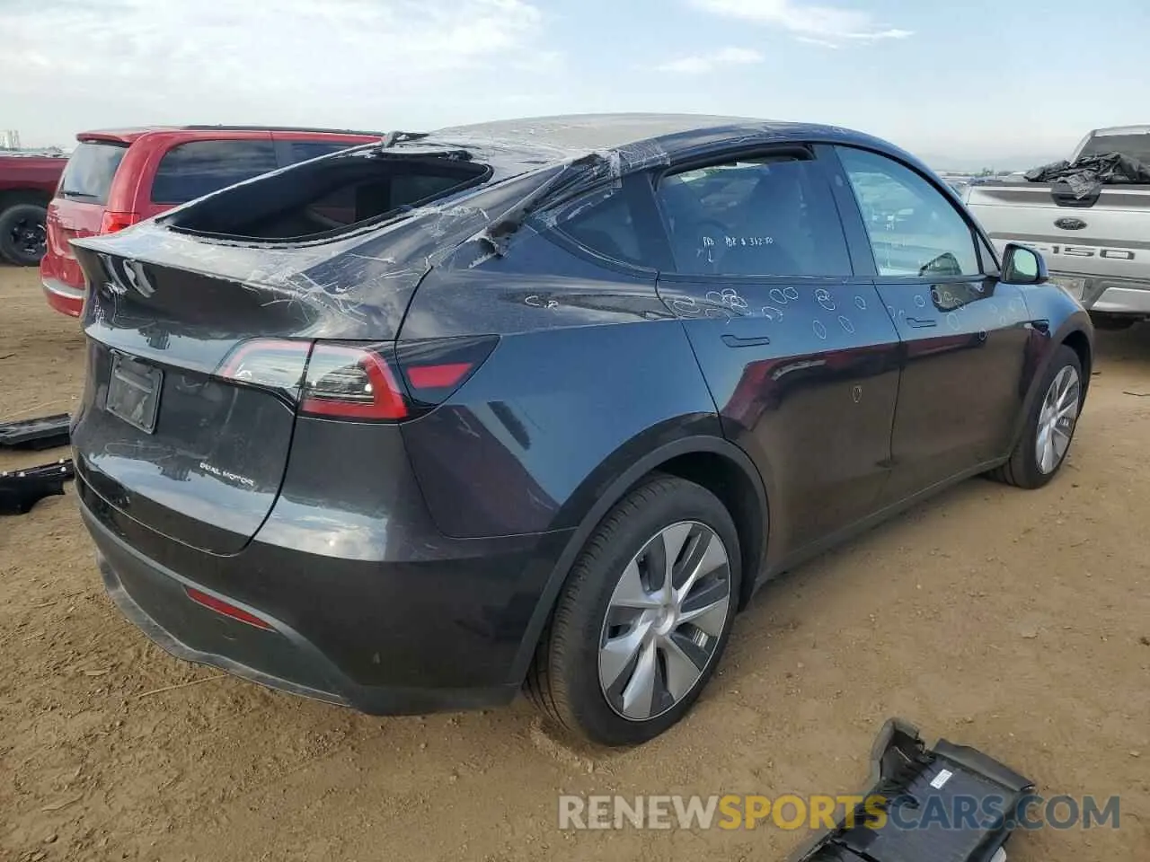 3 Photograph of a damaged car 7SAYGAEE5RF027463 TESLA MODEL Y 2024