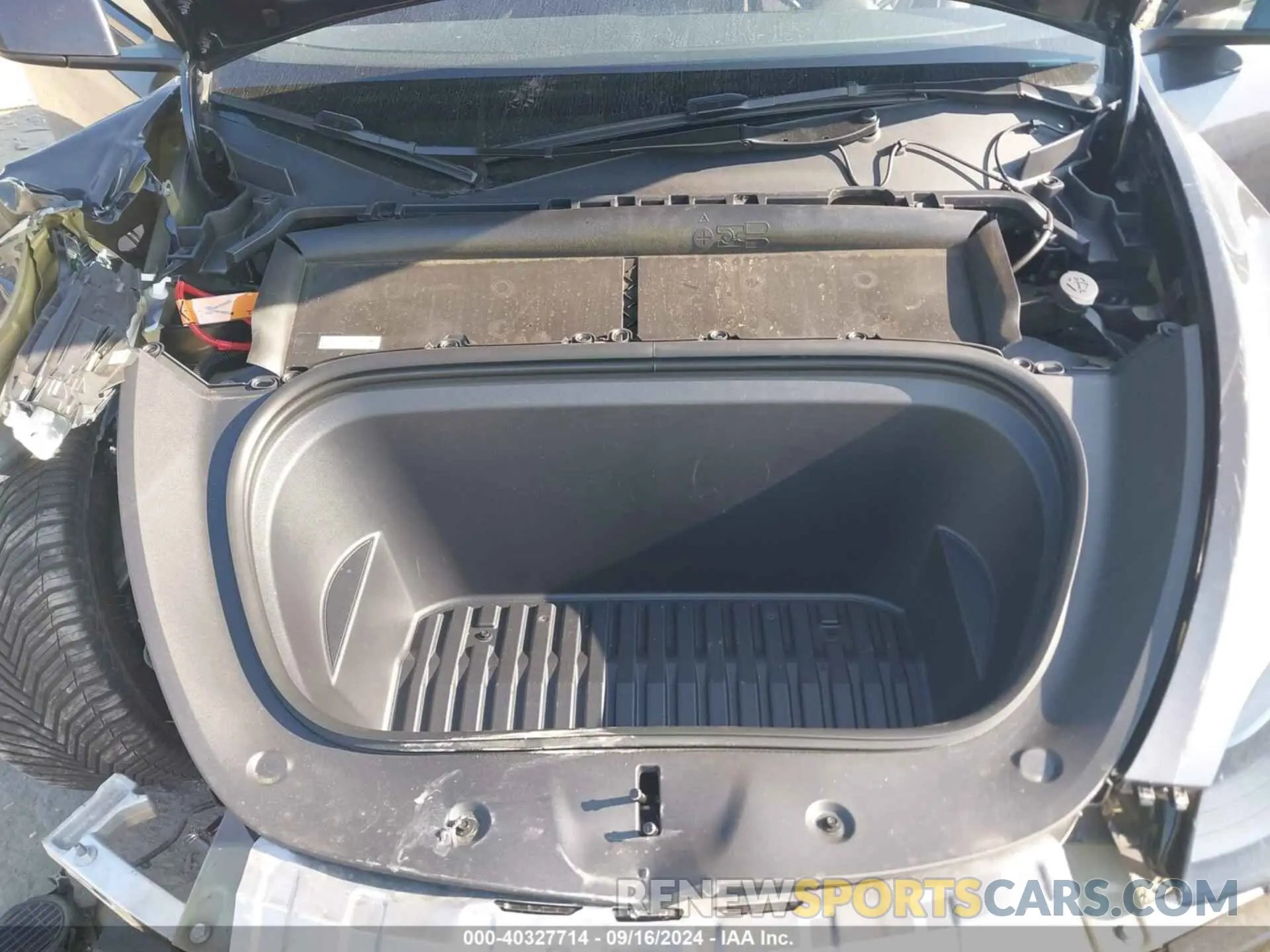 10 Photograph of a damaged car 7SAYGAEE5RF077814 TESLA MODEL Y 2024