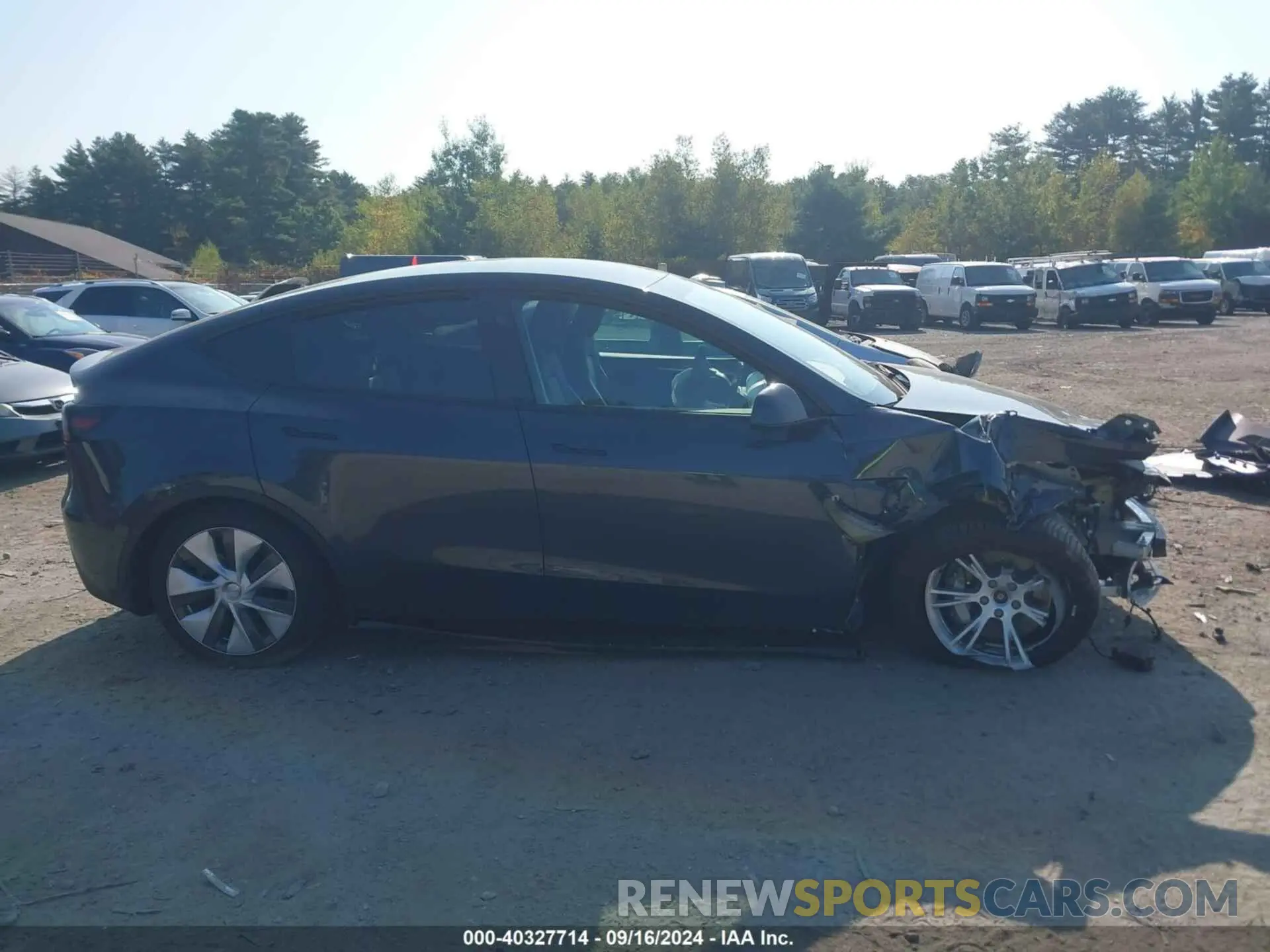 14 Photograph of a damaged car 7SAYGAEE5RF077814 TESLA MODEL Y 2024