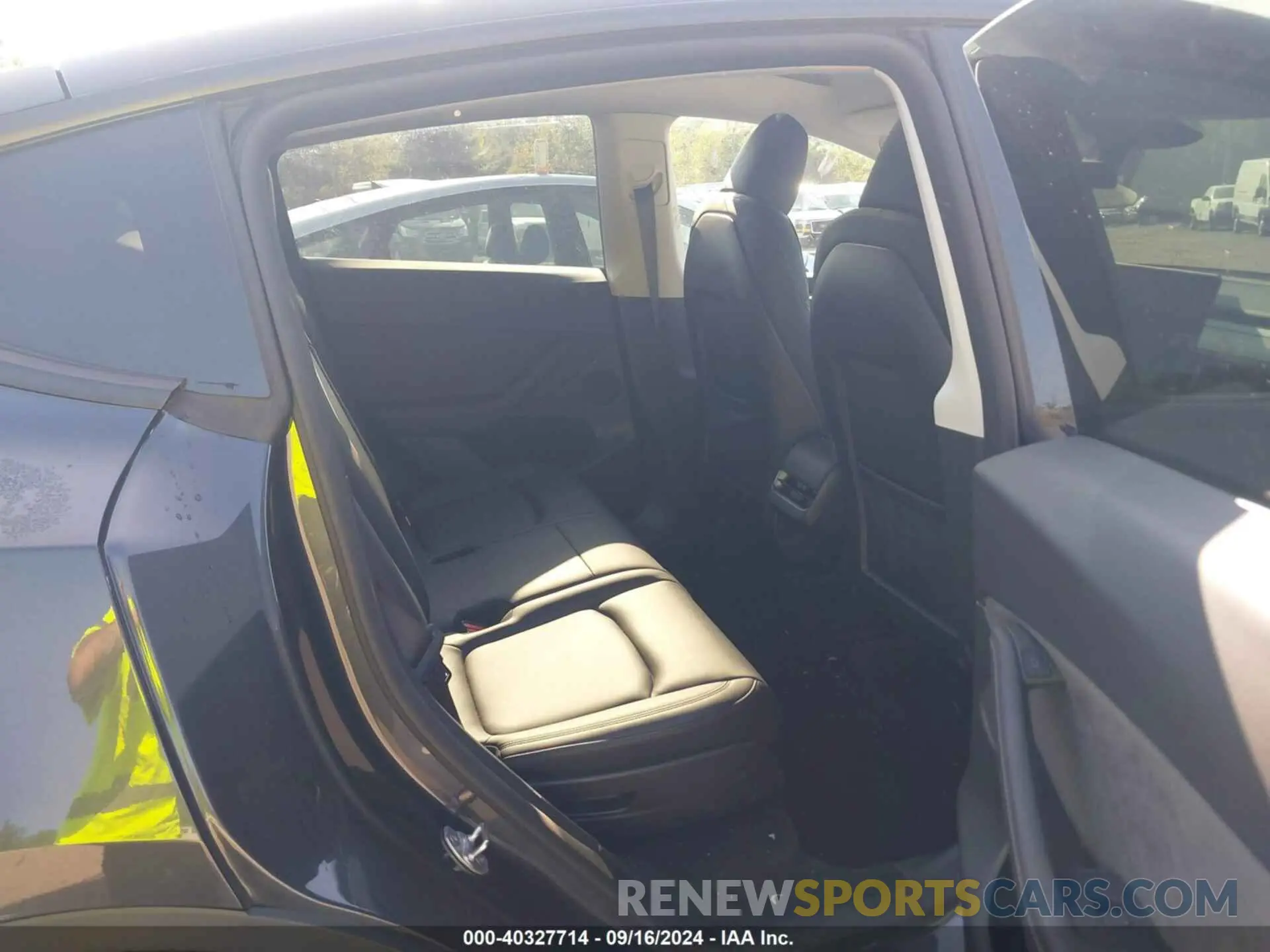 8 Photograph of a damaged car 7SAYGAEE5RF077814 TESLA MODEL Y 2024