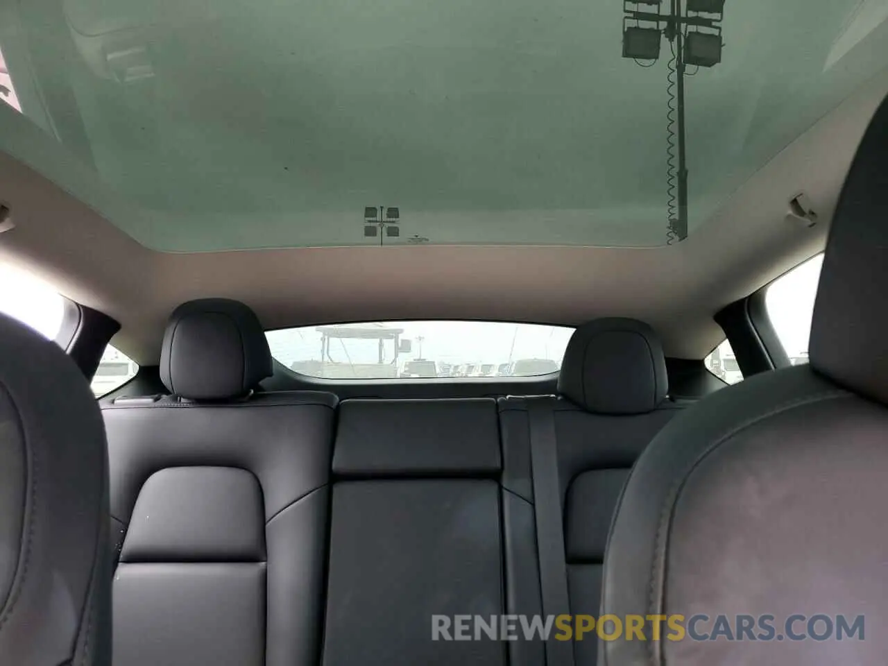 10 Photograph of a damaged car 7SAYGAEE5RF079935 TESLA MODEL Y 2024